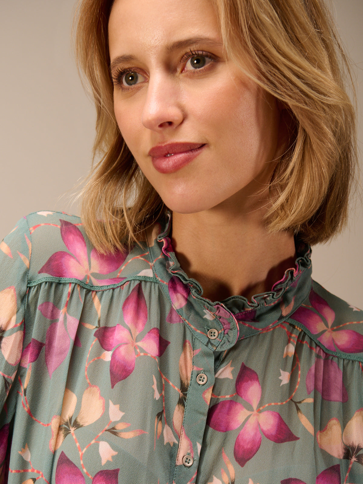 blouse avec détails à volants