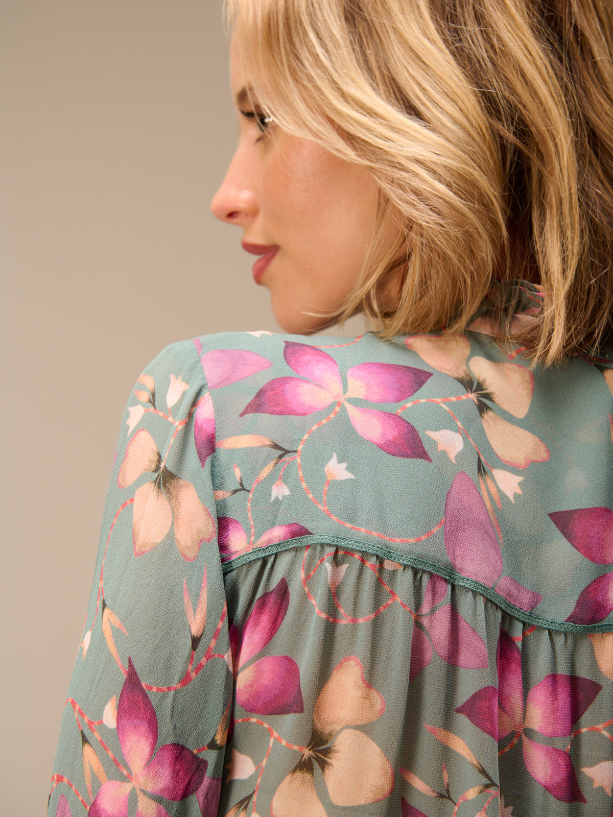 blouse avec détails à volants