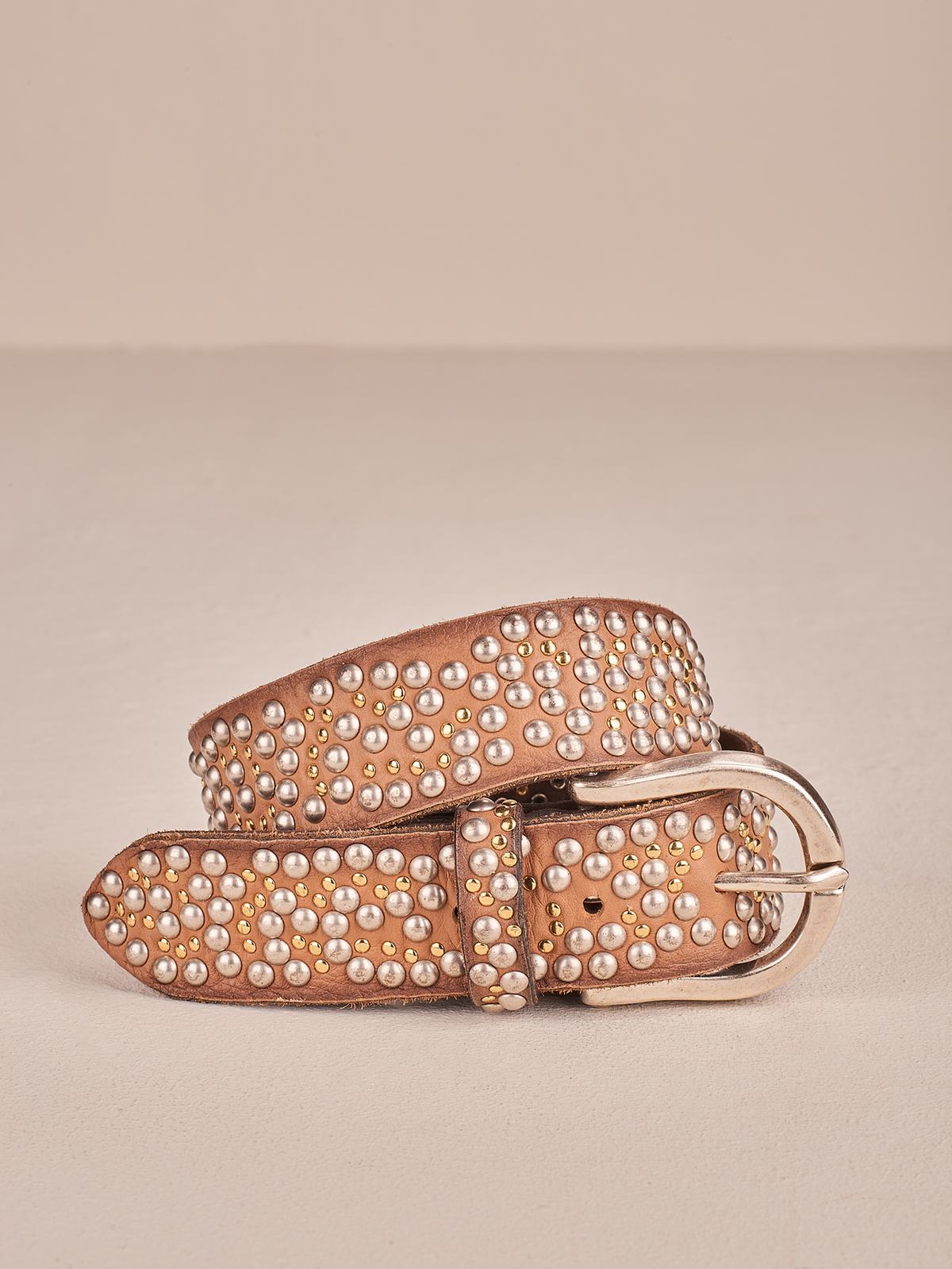 ceinture cloutée