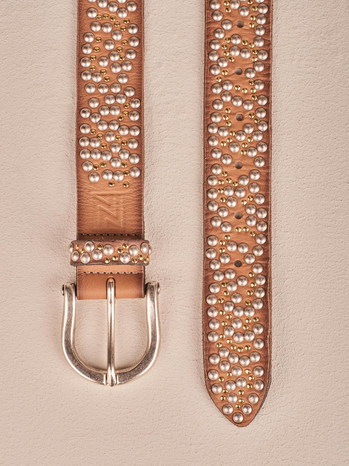 ceinture cloutée