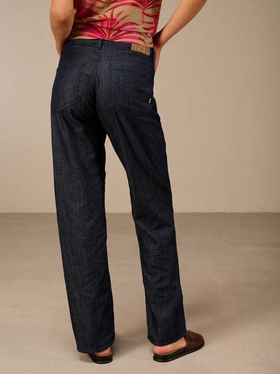 Straight-leg jeans