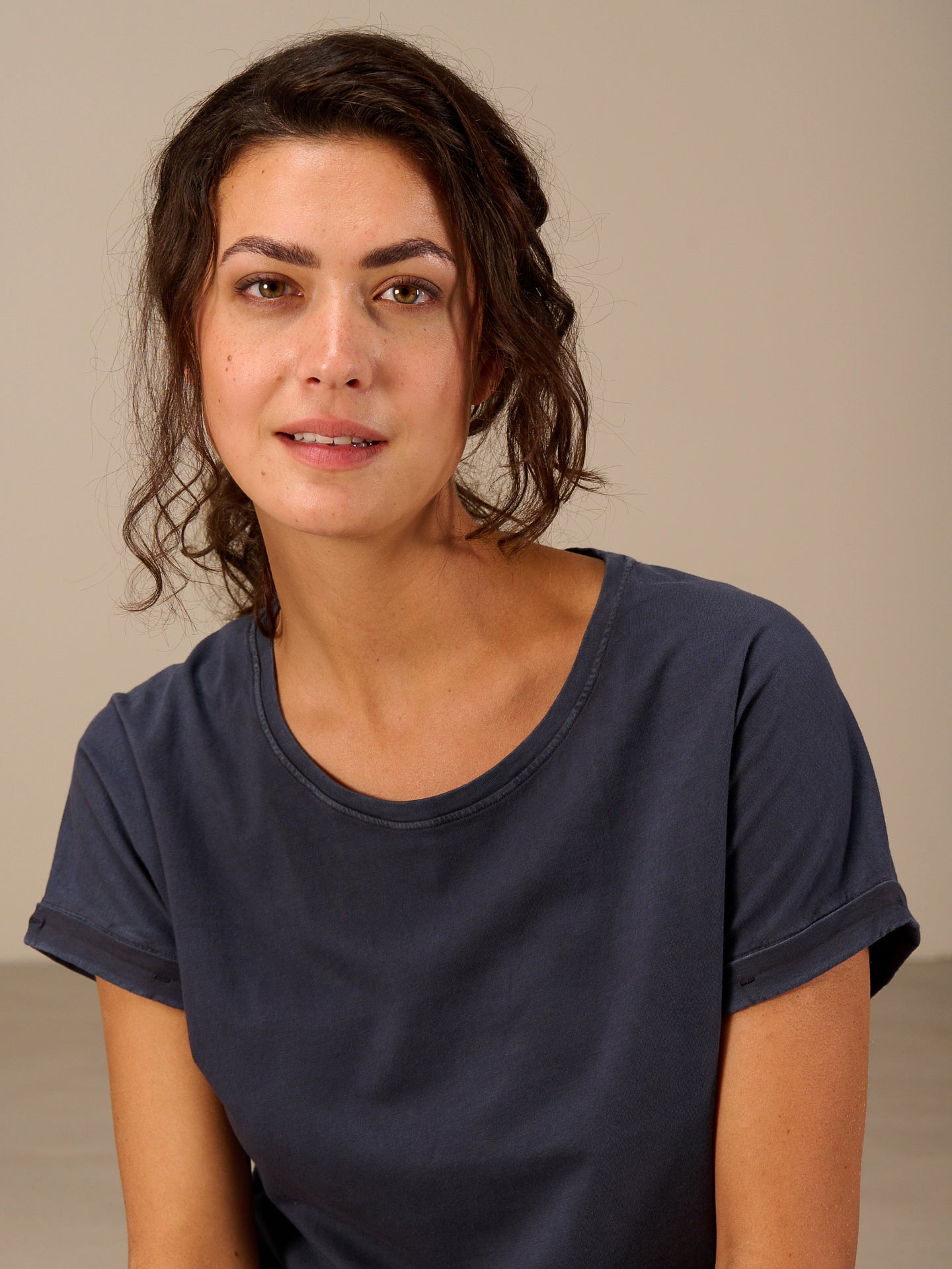 Shirt mit angeschnittenen Ärmeln