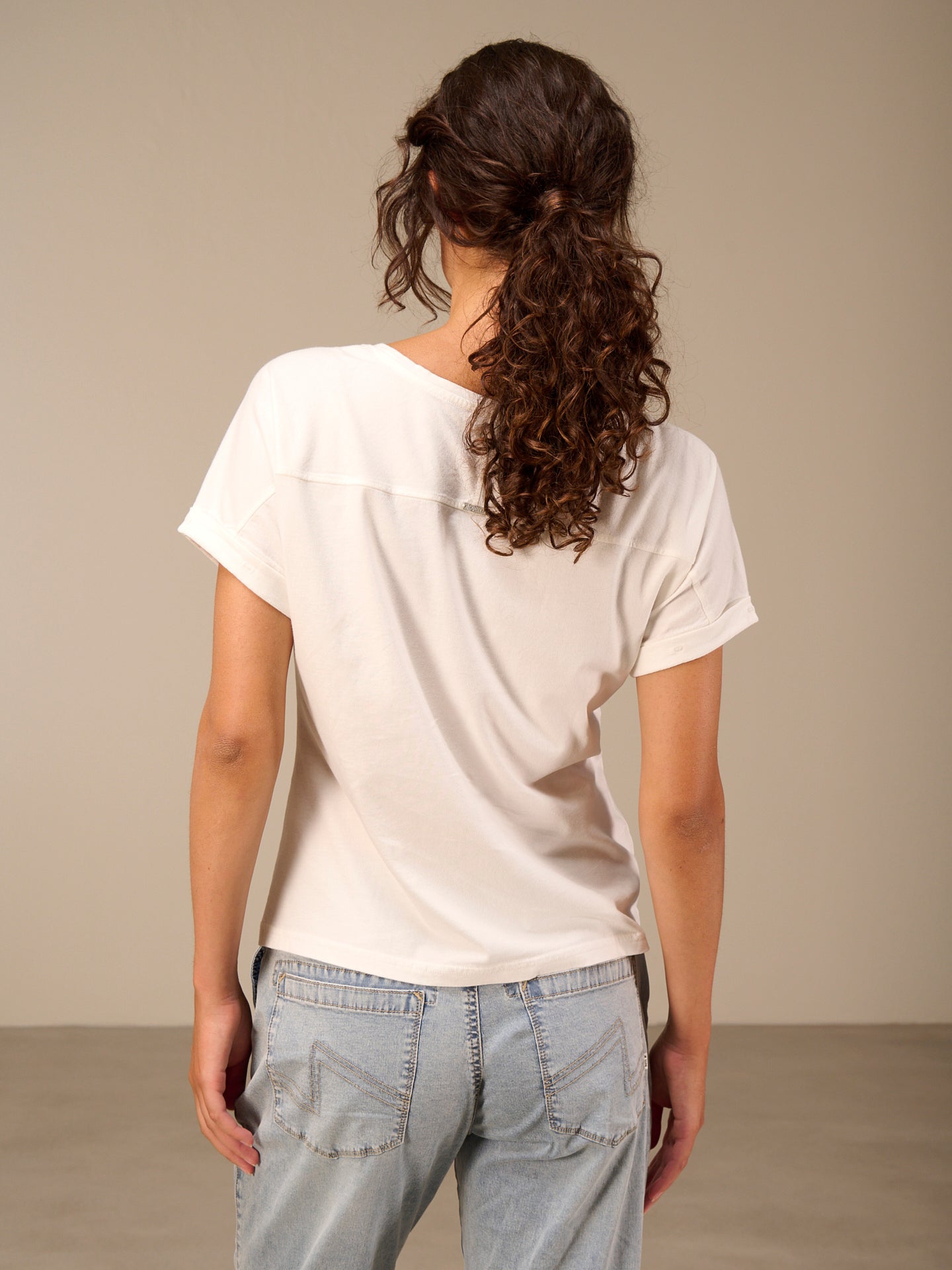 Shirt mit angeschnittenen Ärmeln