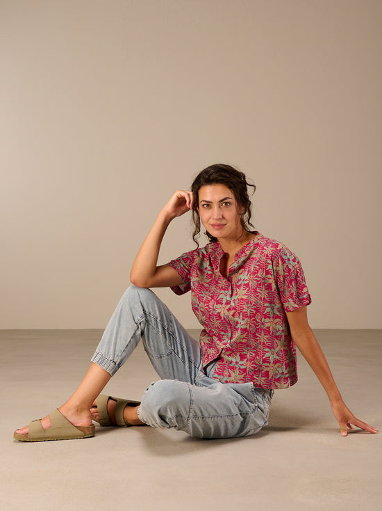 Short-sleeved blouse