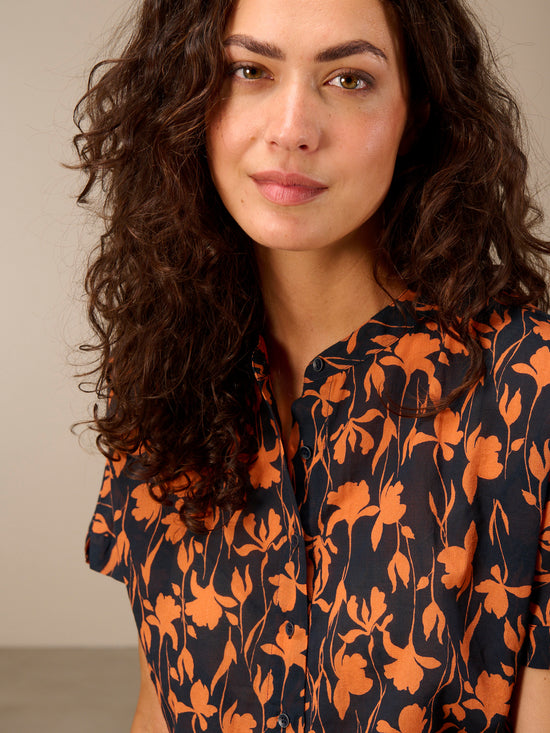 Short-sleeved blouse