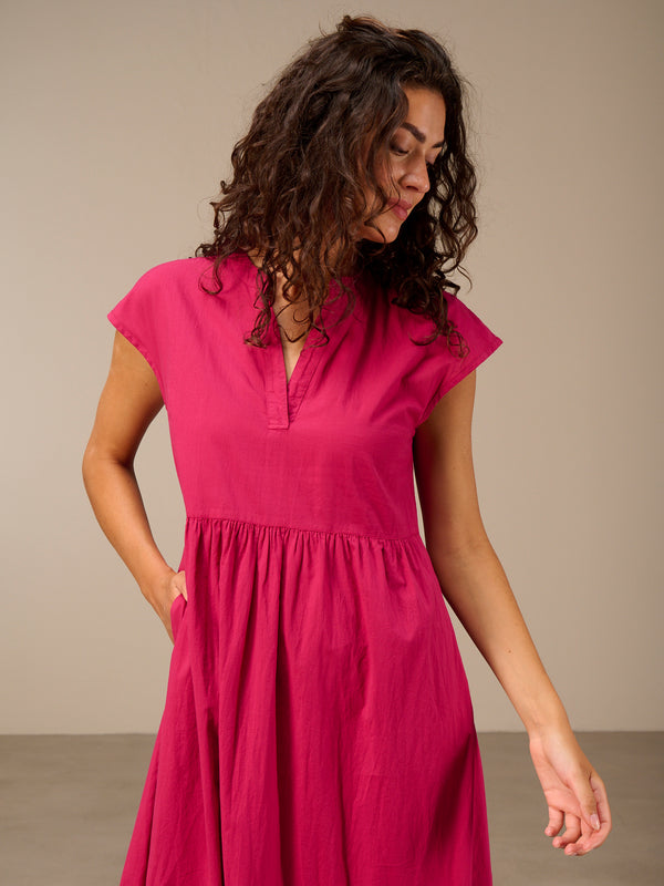 Kleid mit V-Ausschnitt
