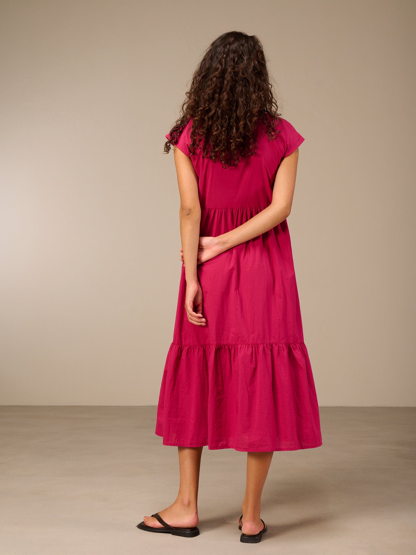 Kleid mit V-Ausschnitt