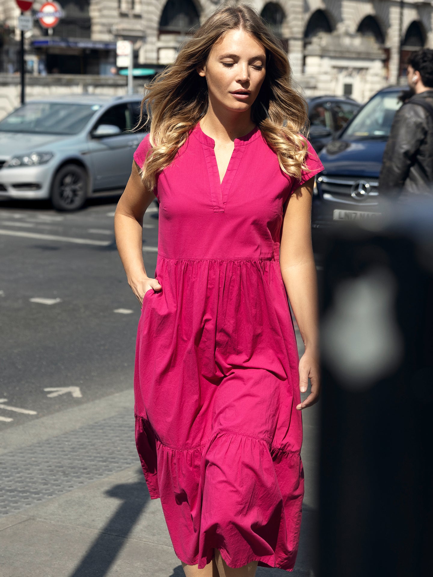 Kleid mit V-Ausschnitt