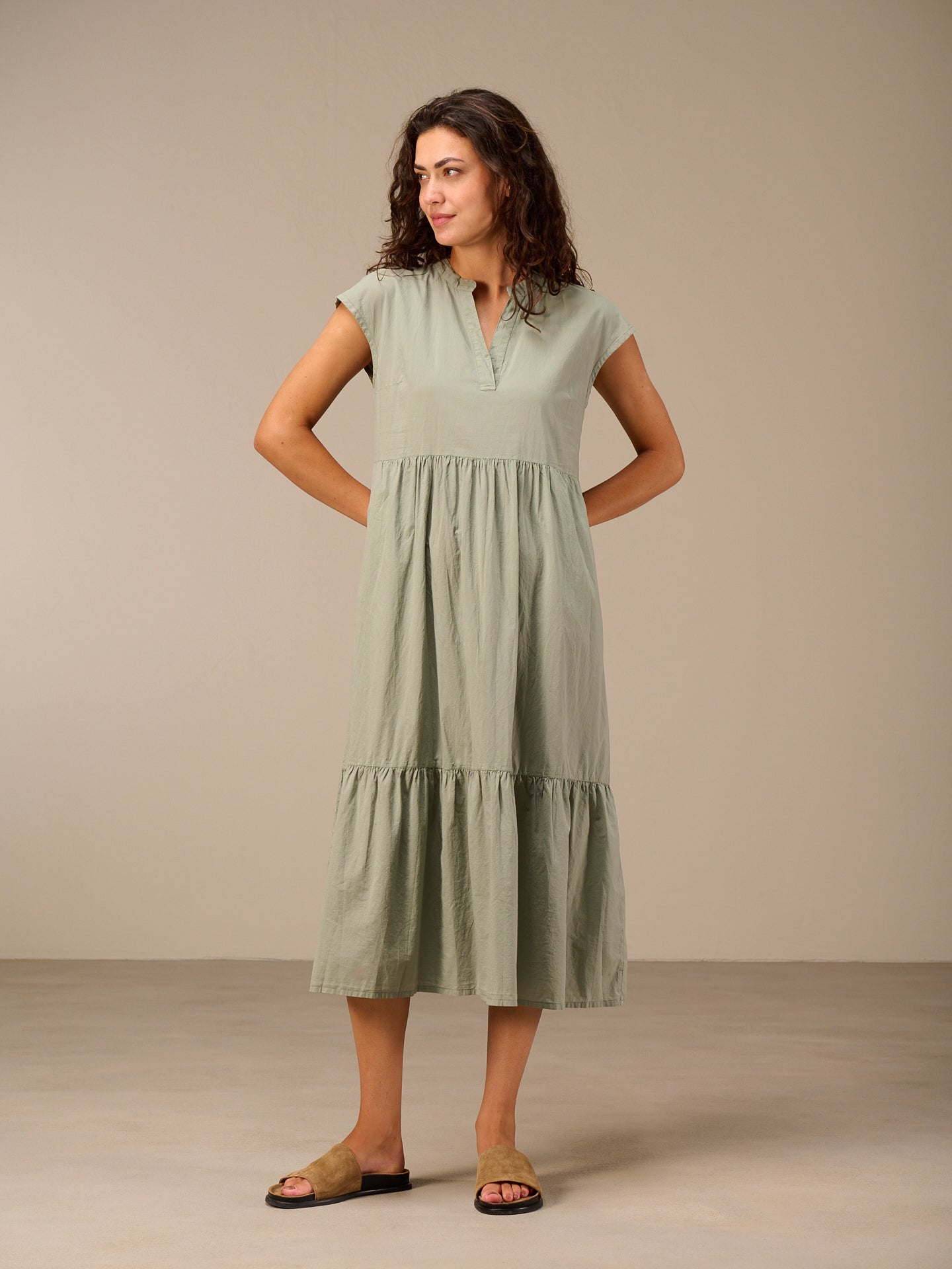 Kleid mit V-Ausschnitt
