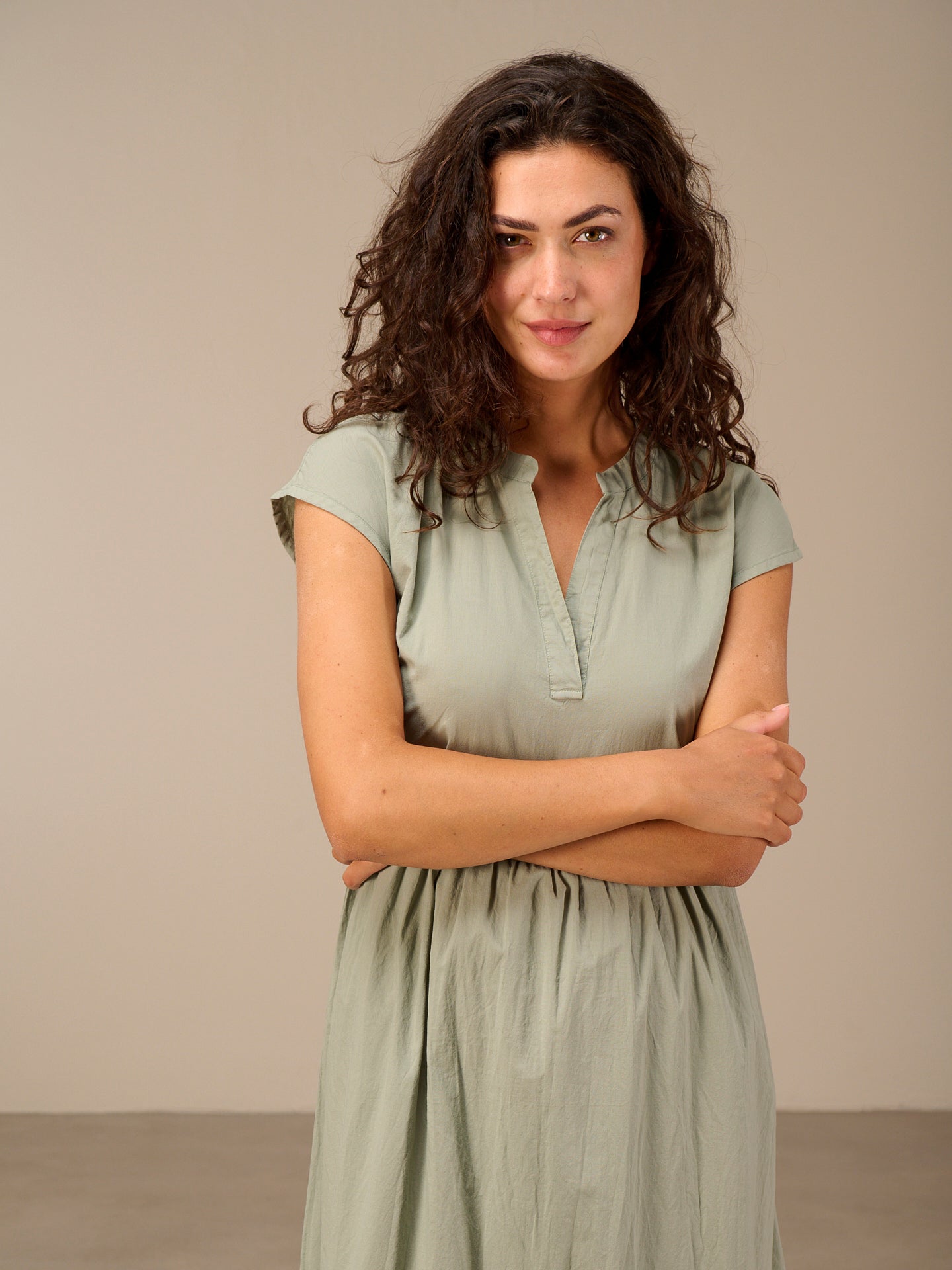 Kleid mit V-Ausschnitt
