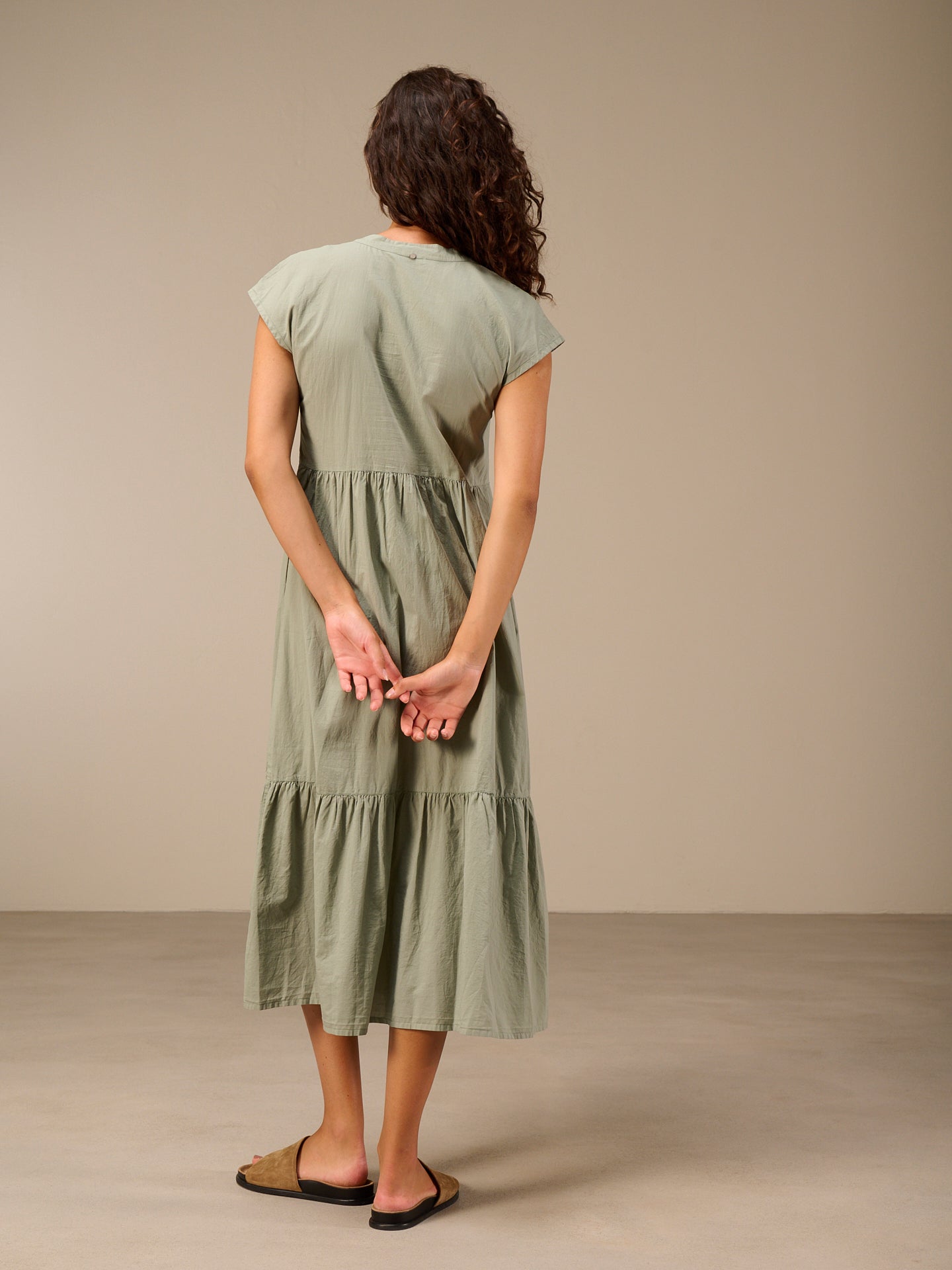 Kleid mit V-Ausschnitt