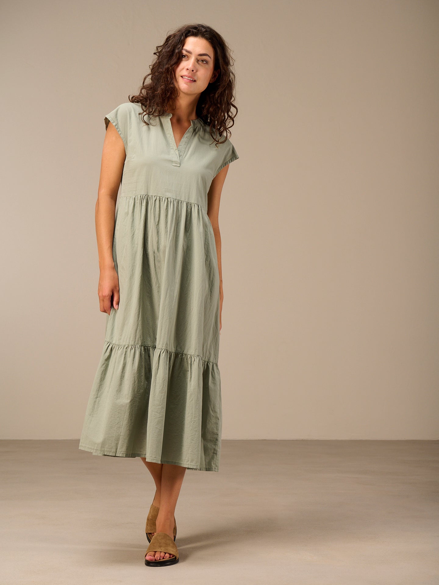 Kleid mit V-Ausschnitt