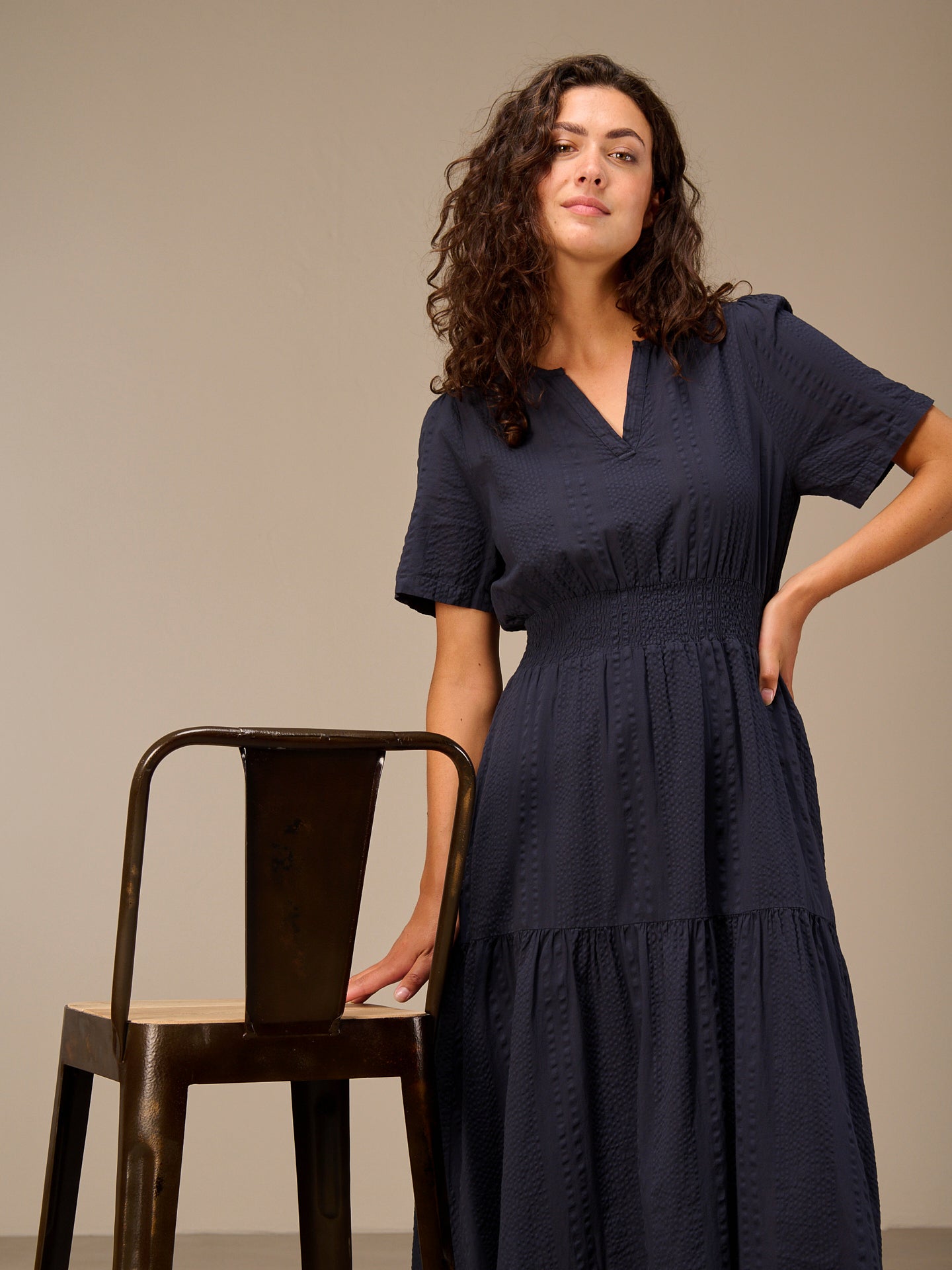 Kleid mit V-Ausschnitt
