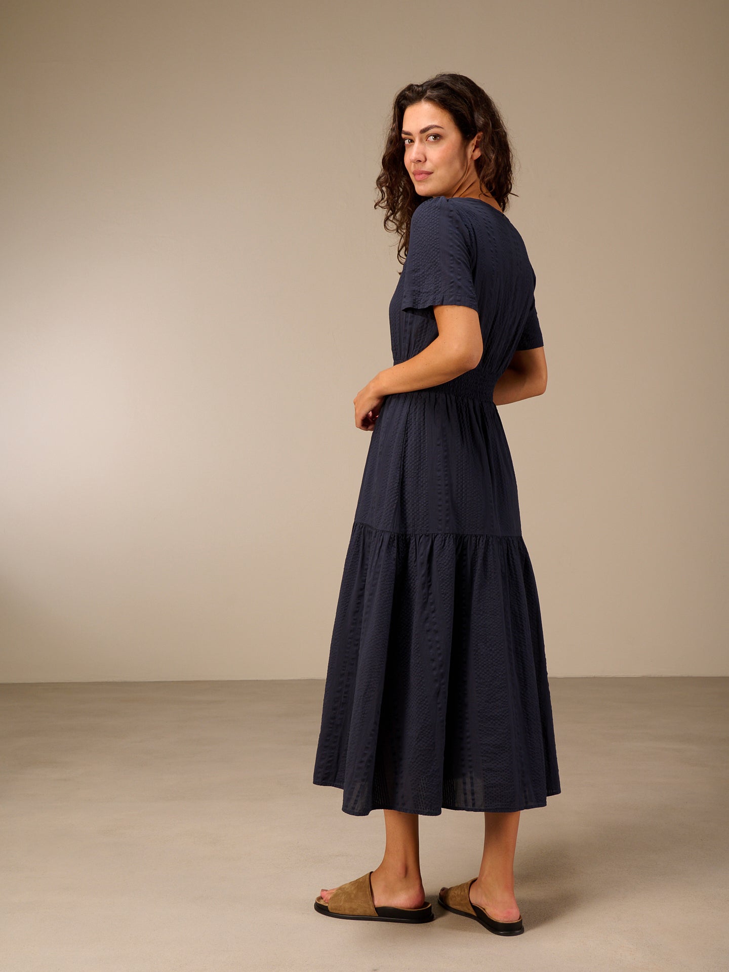 Kleid mit V-Ausschnitt