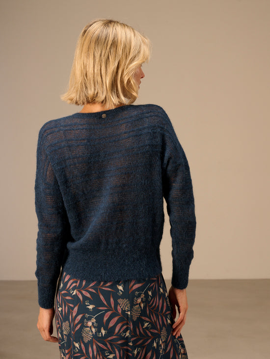 Pullover locker gestrickt