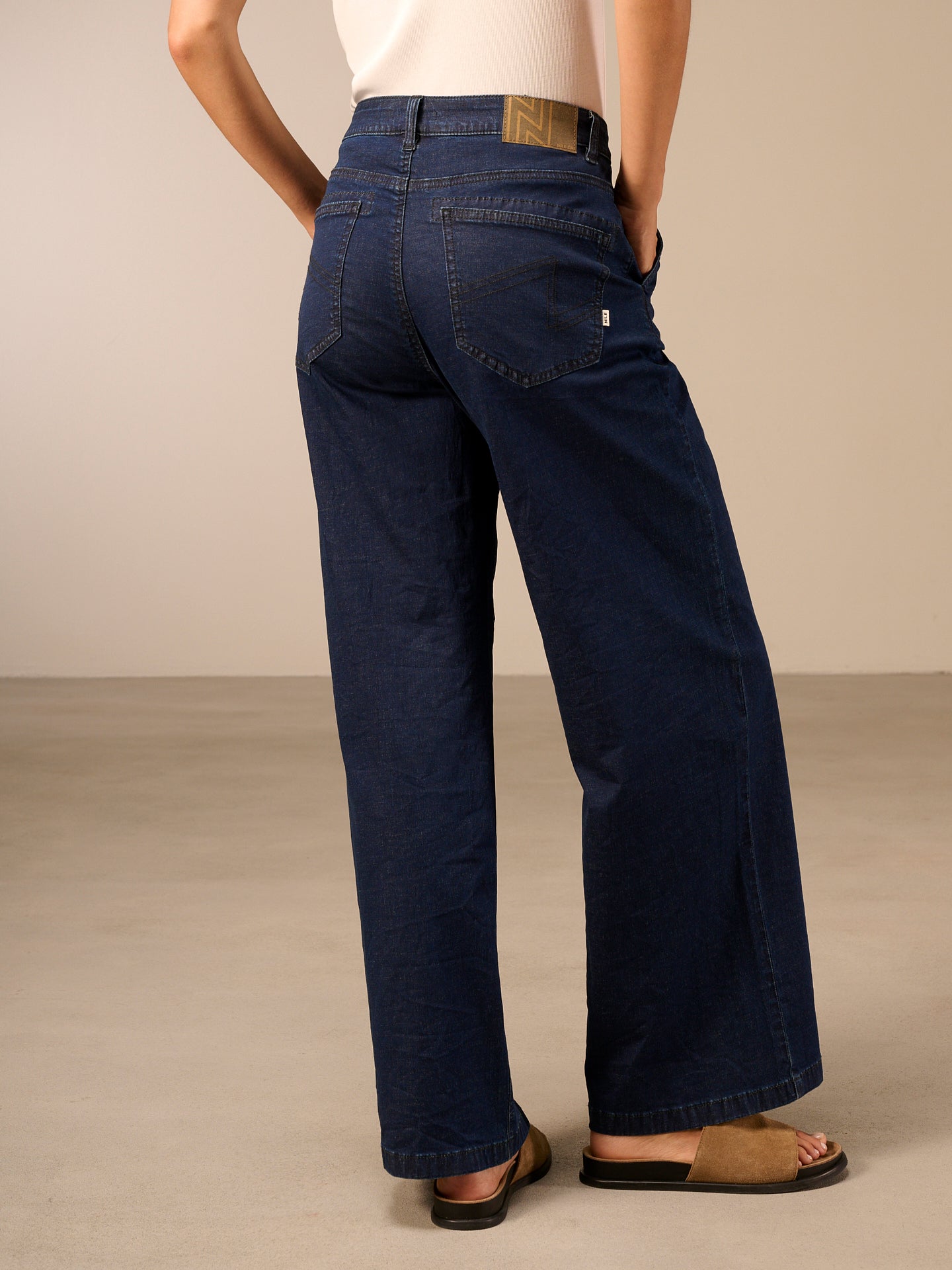 Wide-leg jeans
