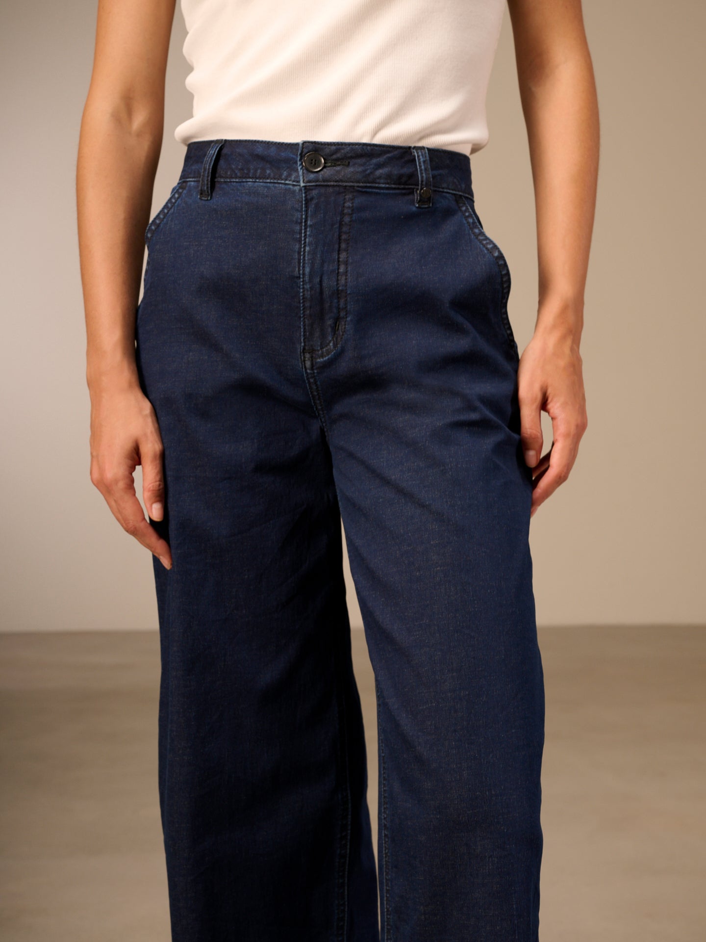 Wide-leg jeans