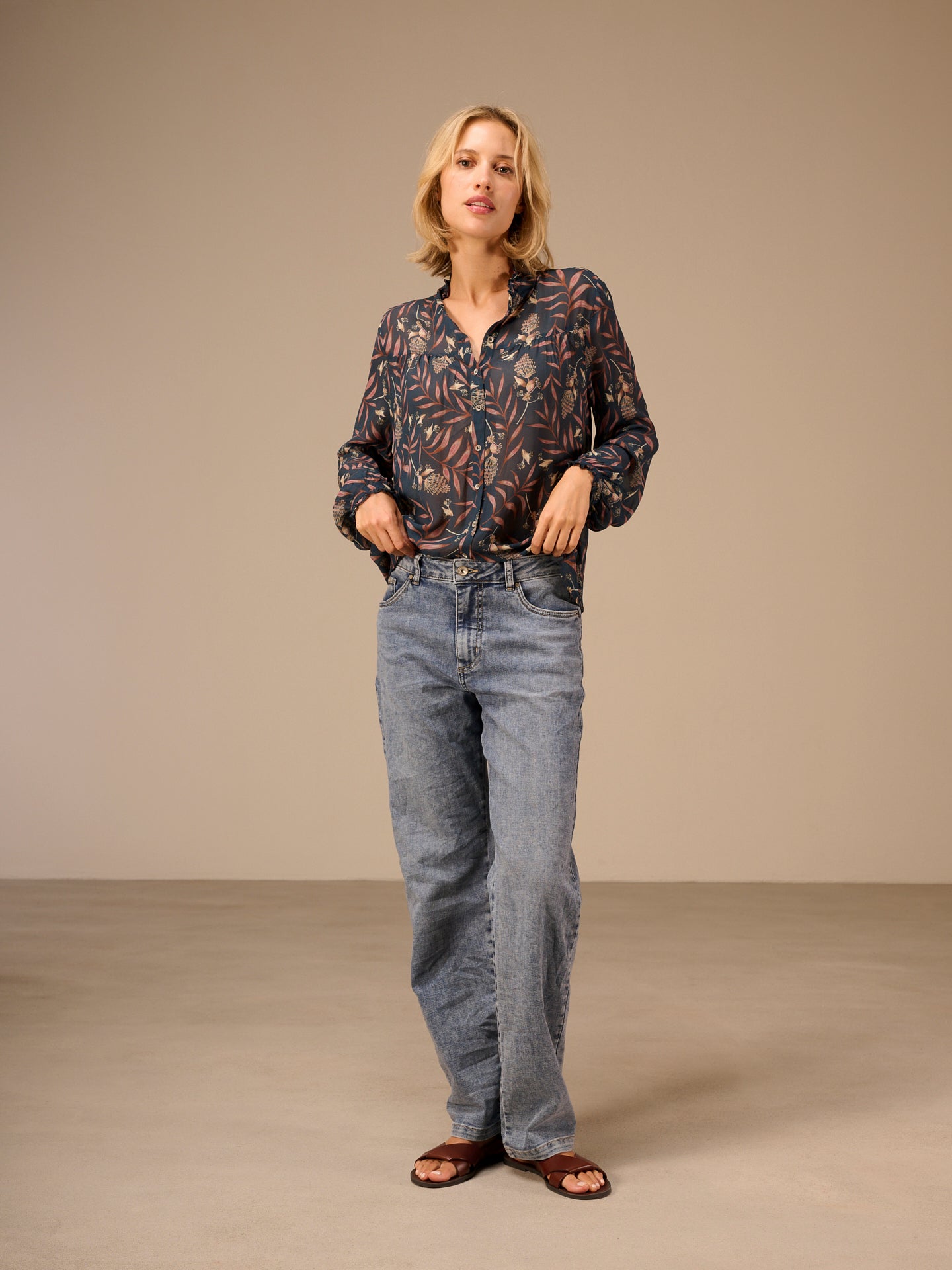 Straight-leg jeans