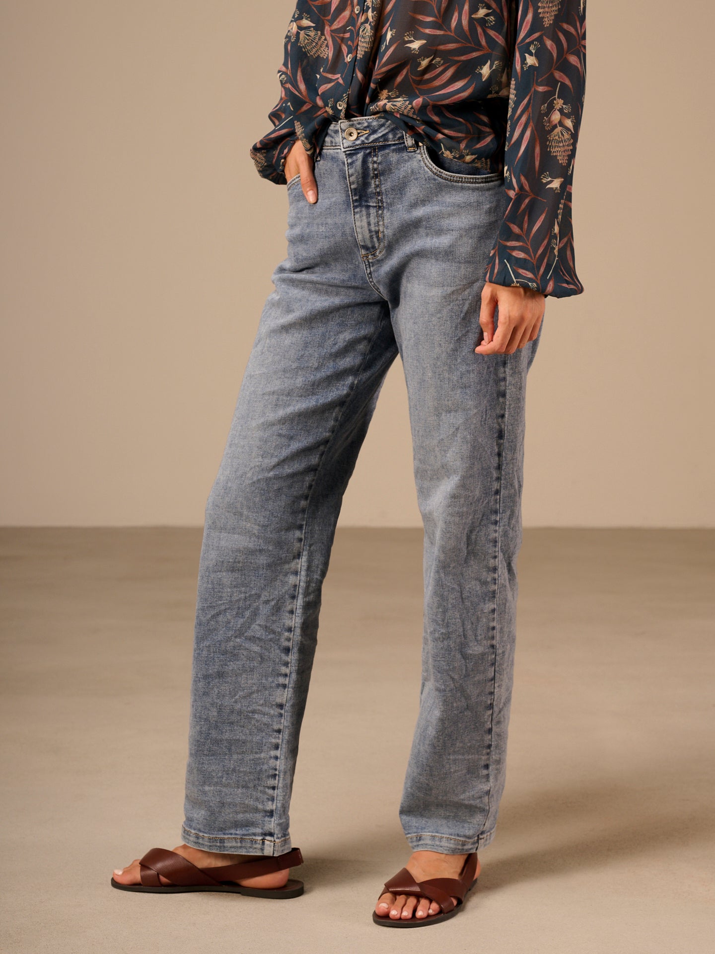 Straight-leg jeans