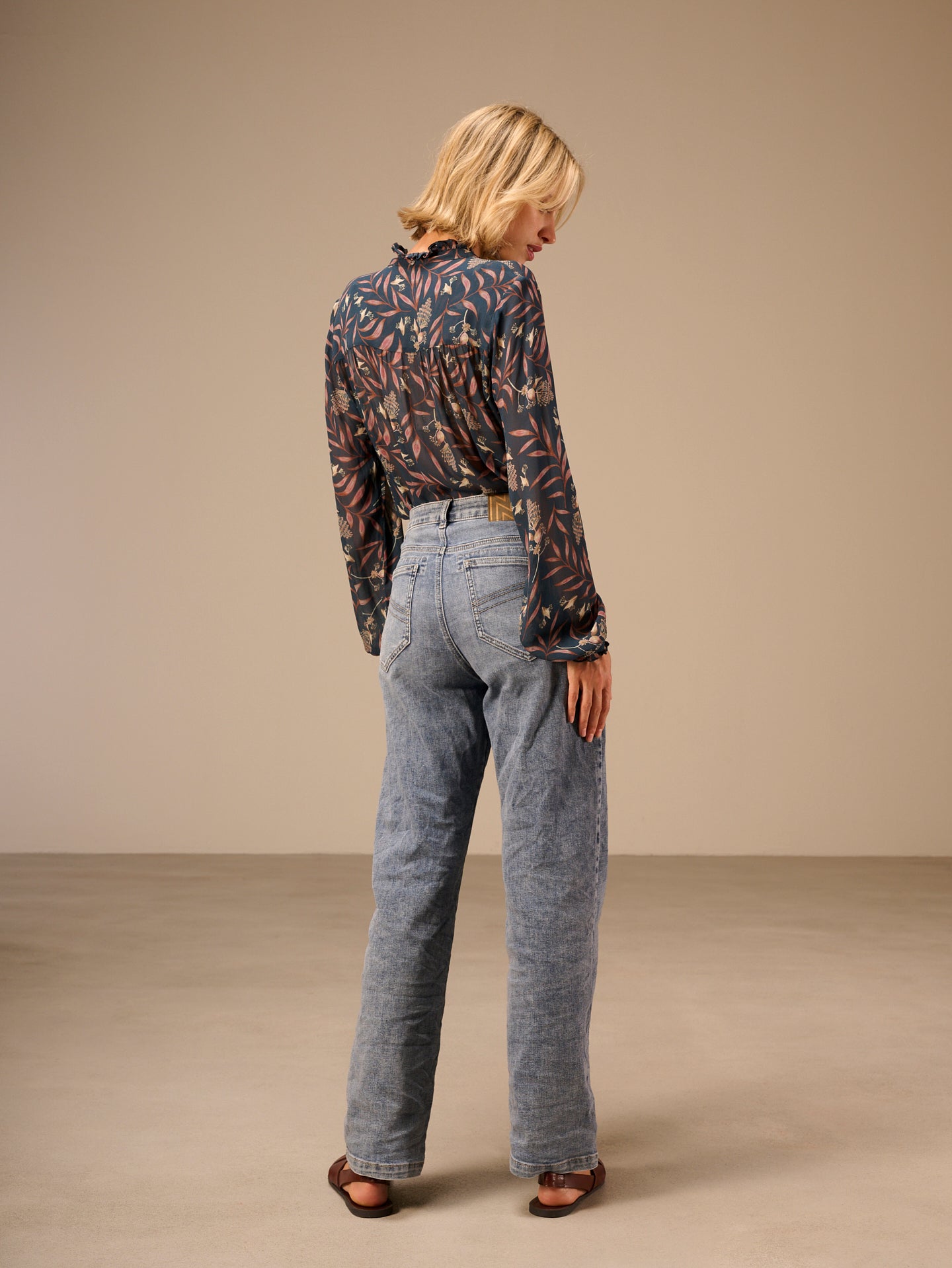 Straight-leg jeans