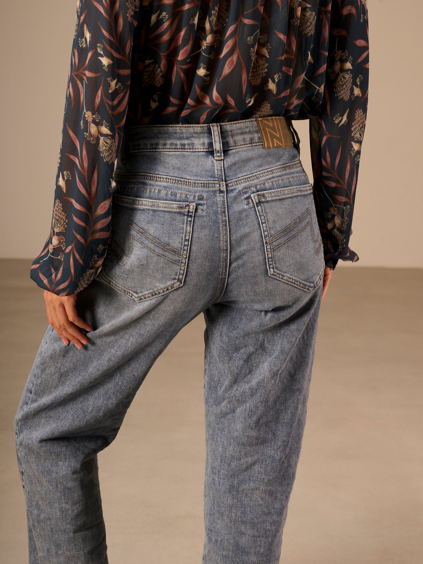 Straight-leg jeans