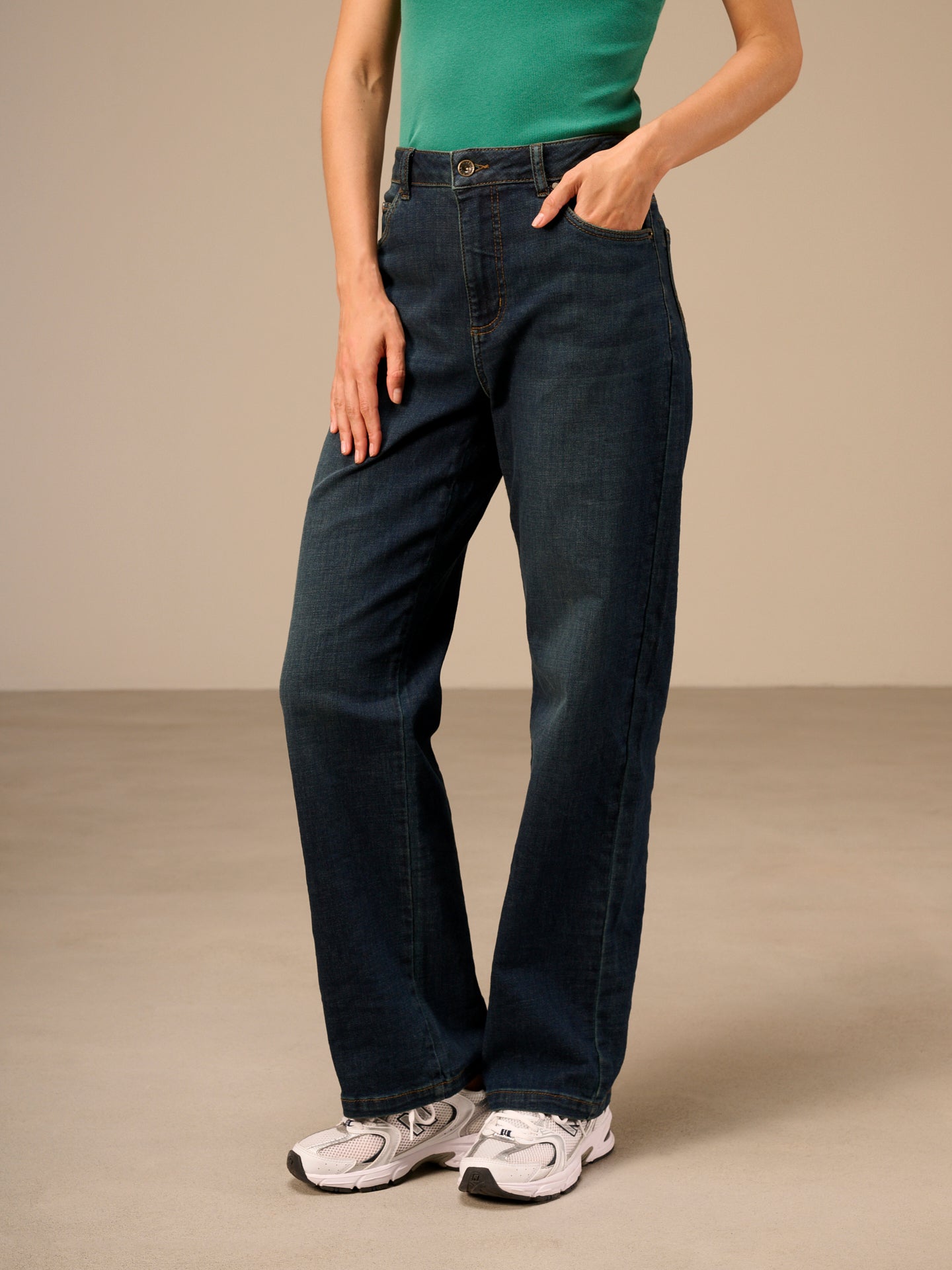 Straight-leg jeans