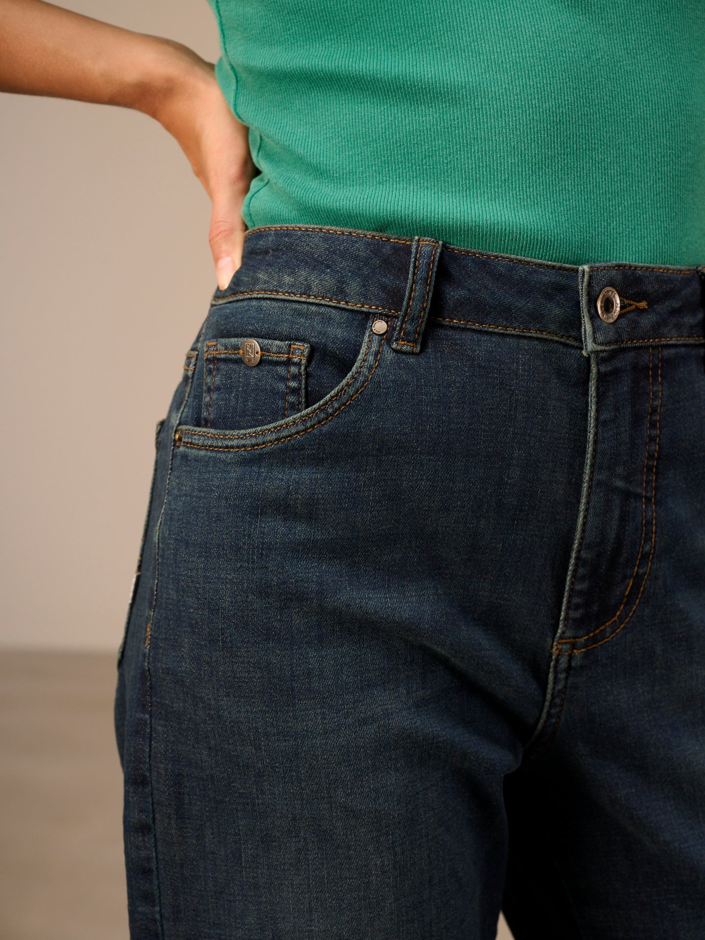 Straight-leg jeans