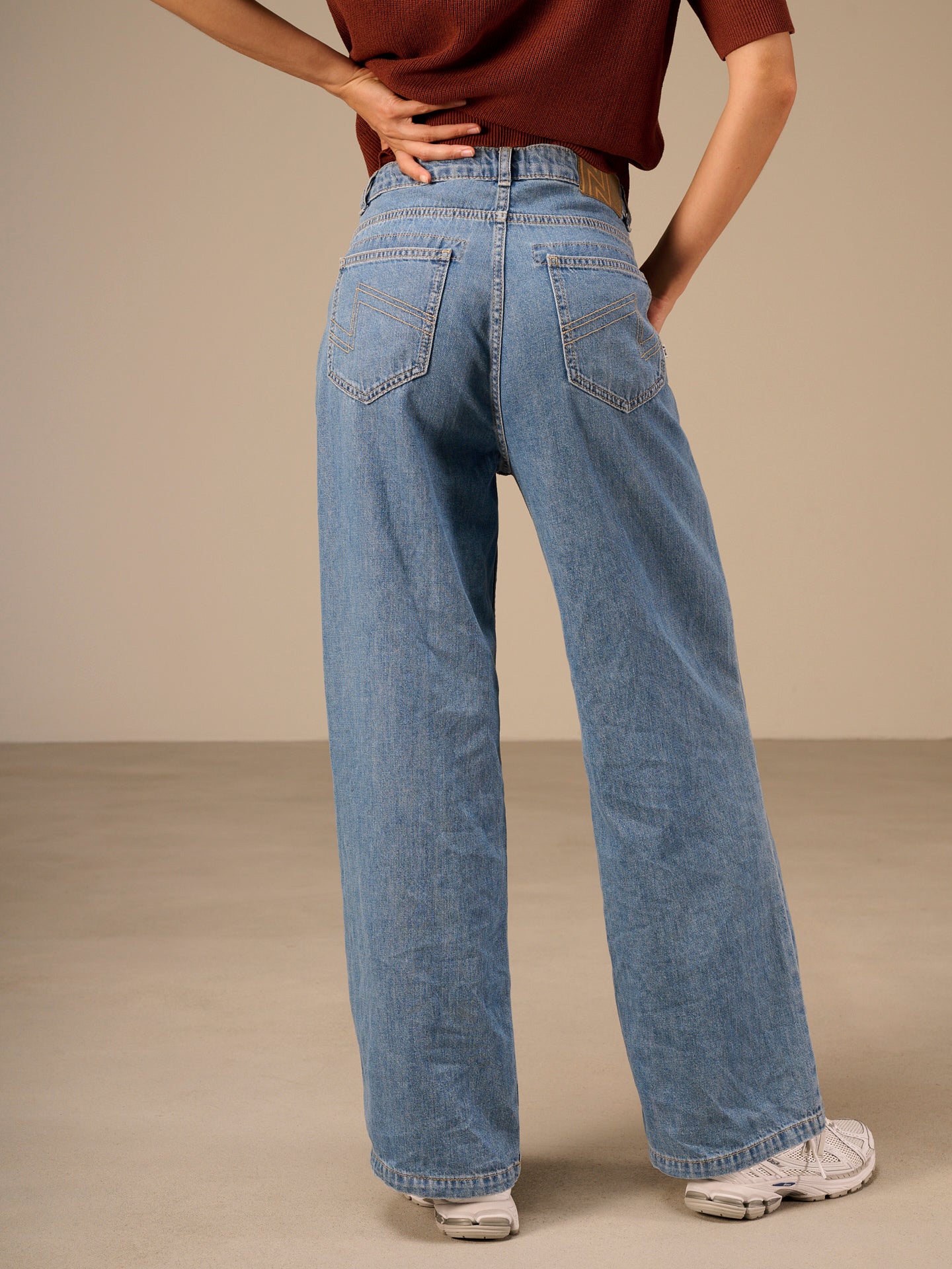 Wide-leg jeans