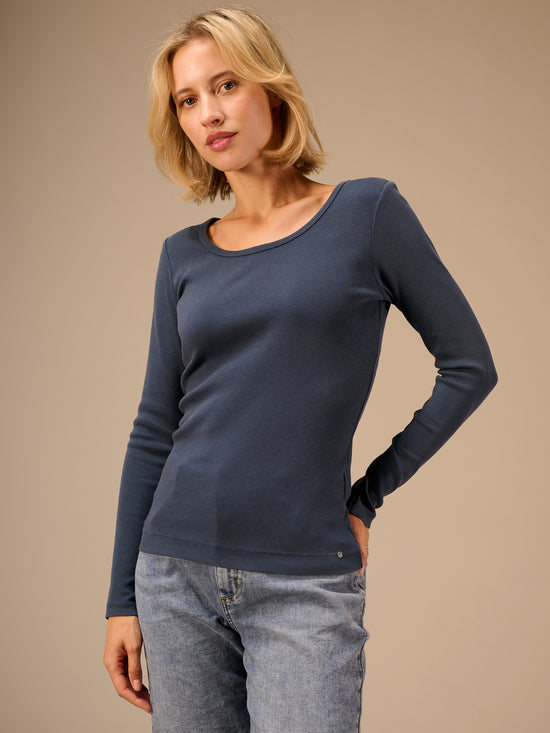 Long-sleeved shirt