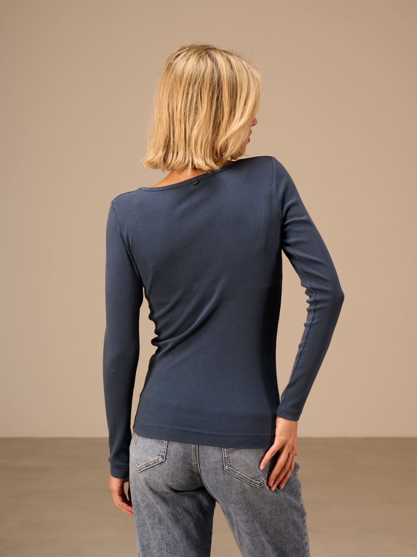Long-sleeved shirt