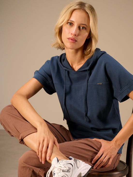 Shirt mit angeschnittenen Ärmeln