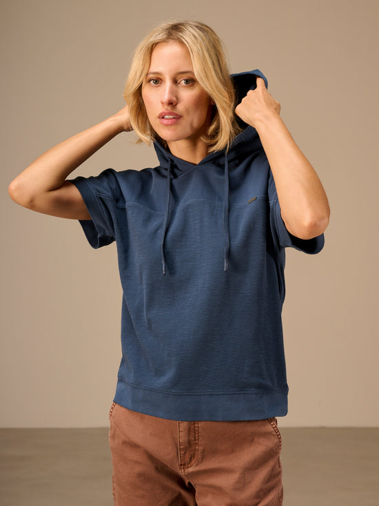 Shirt mit angeschnittenen Ärmeln