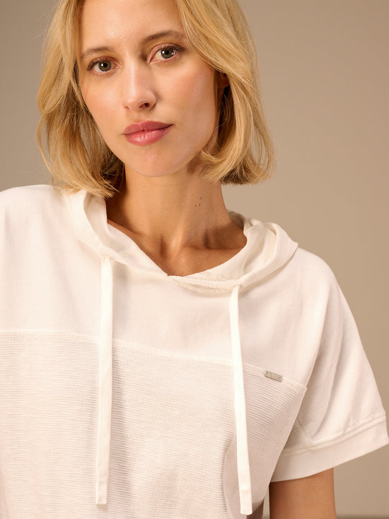 Shirt mit angeschnittenen Ärmeln