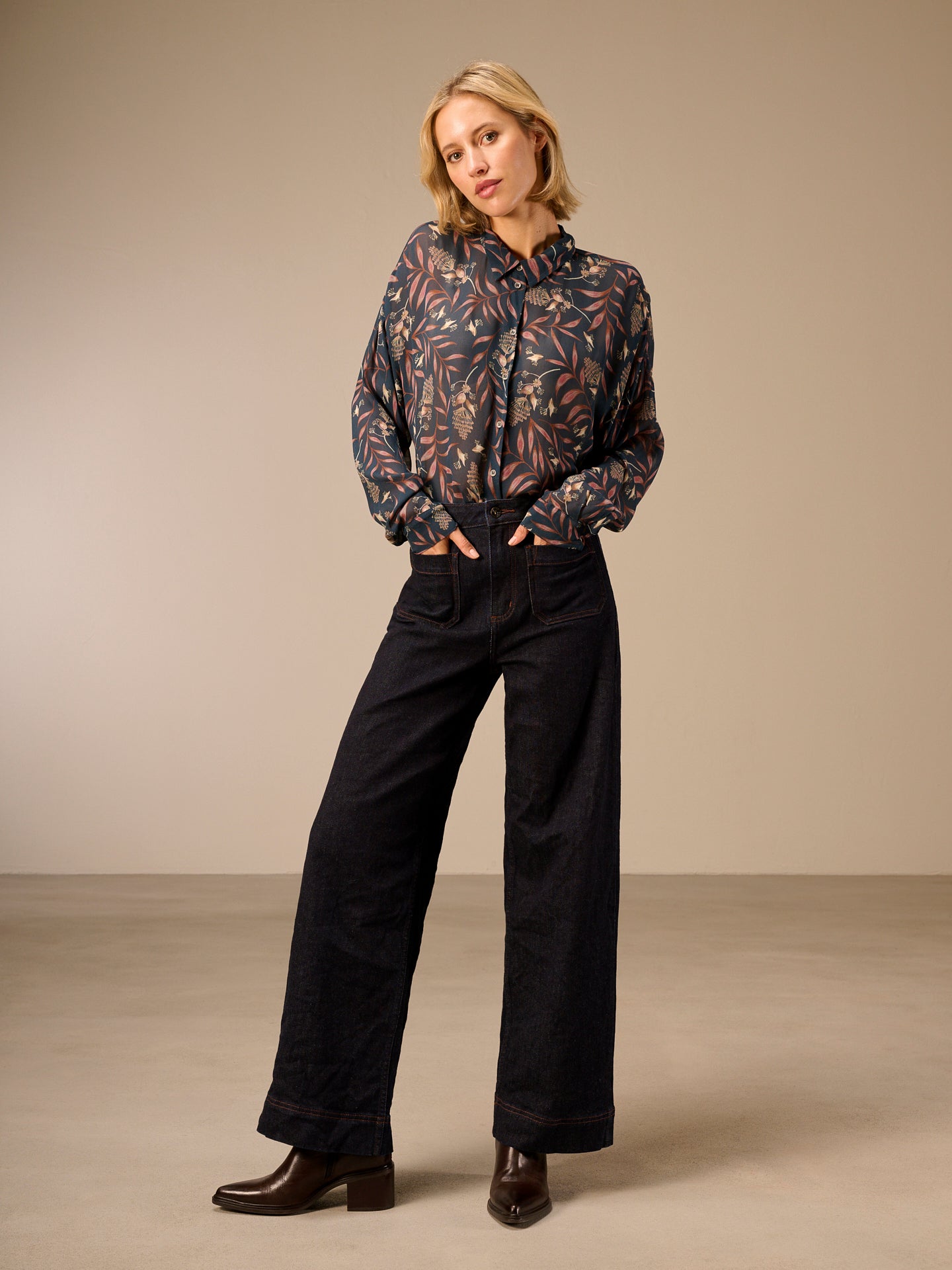 Wide-leg jeans
