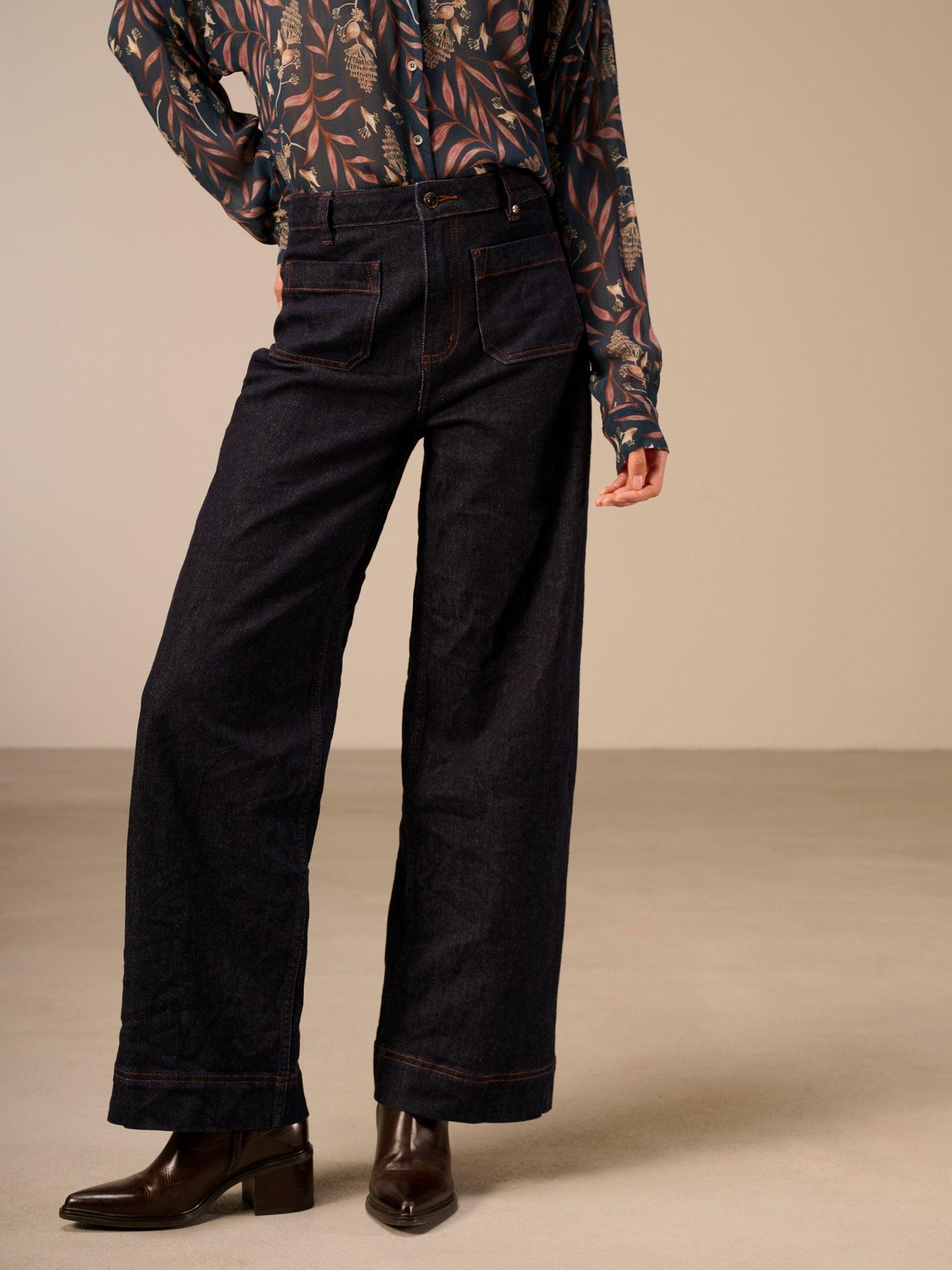 Wide-leg jeans