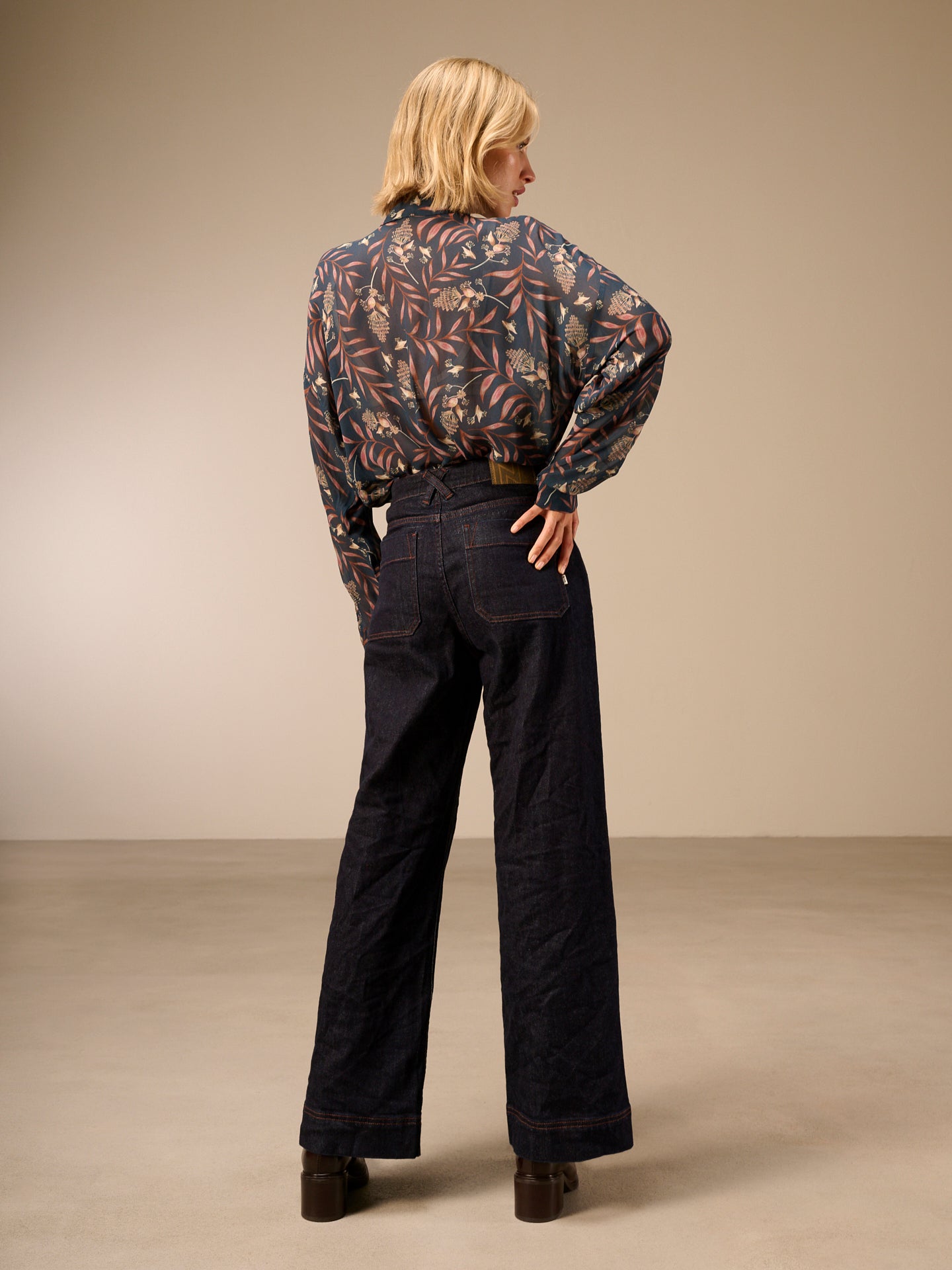 Wide-leg jeans