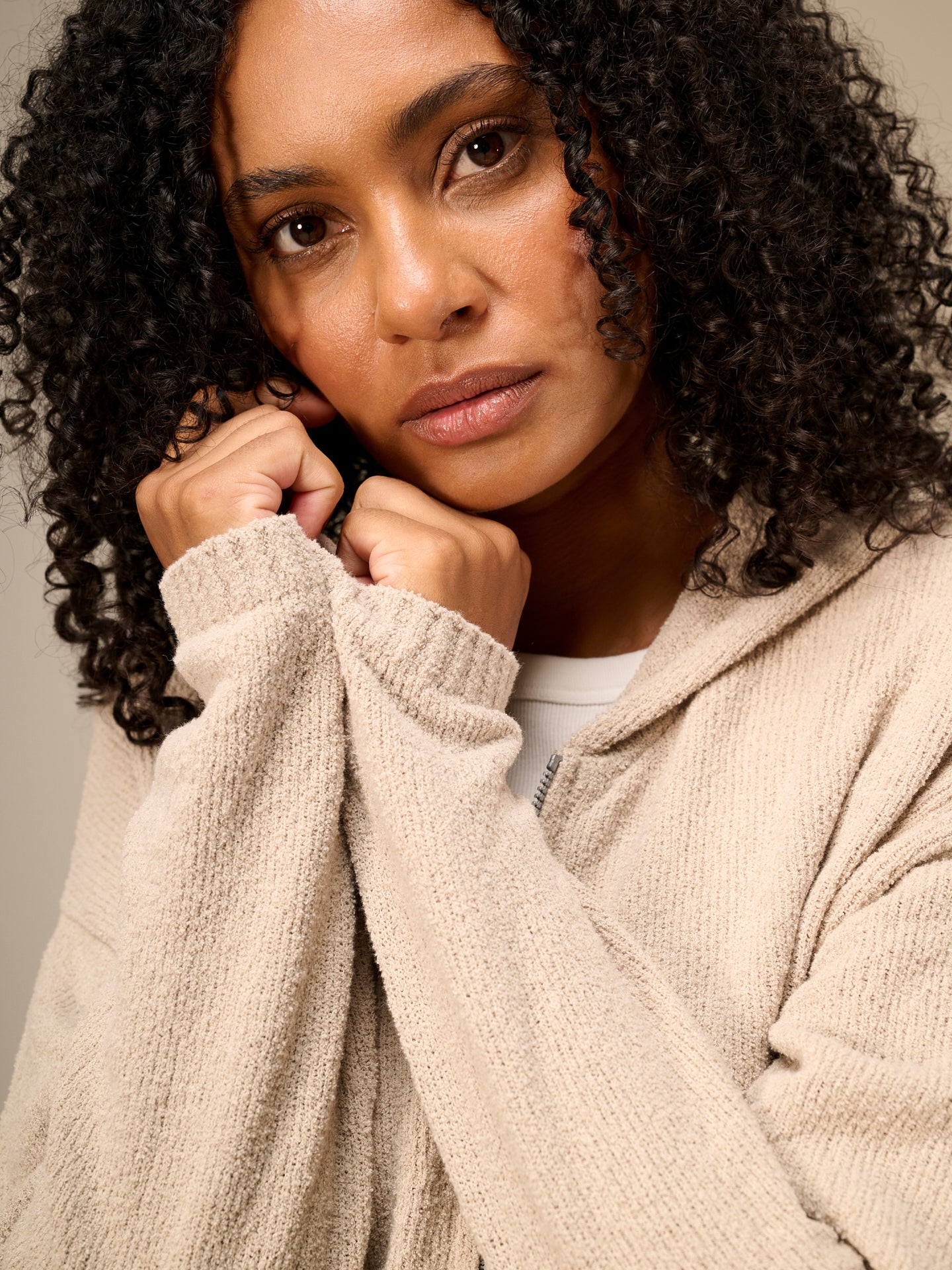 Strickjacke mit Kapuze
