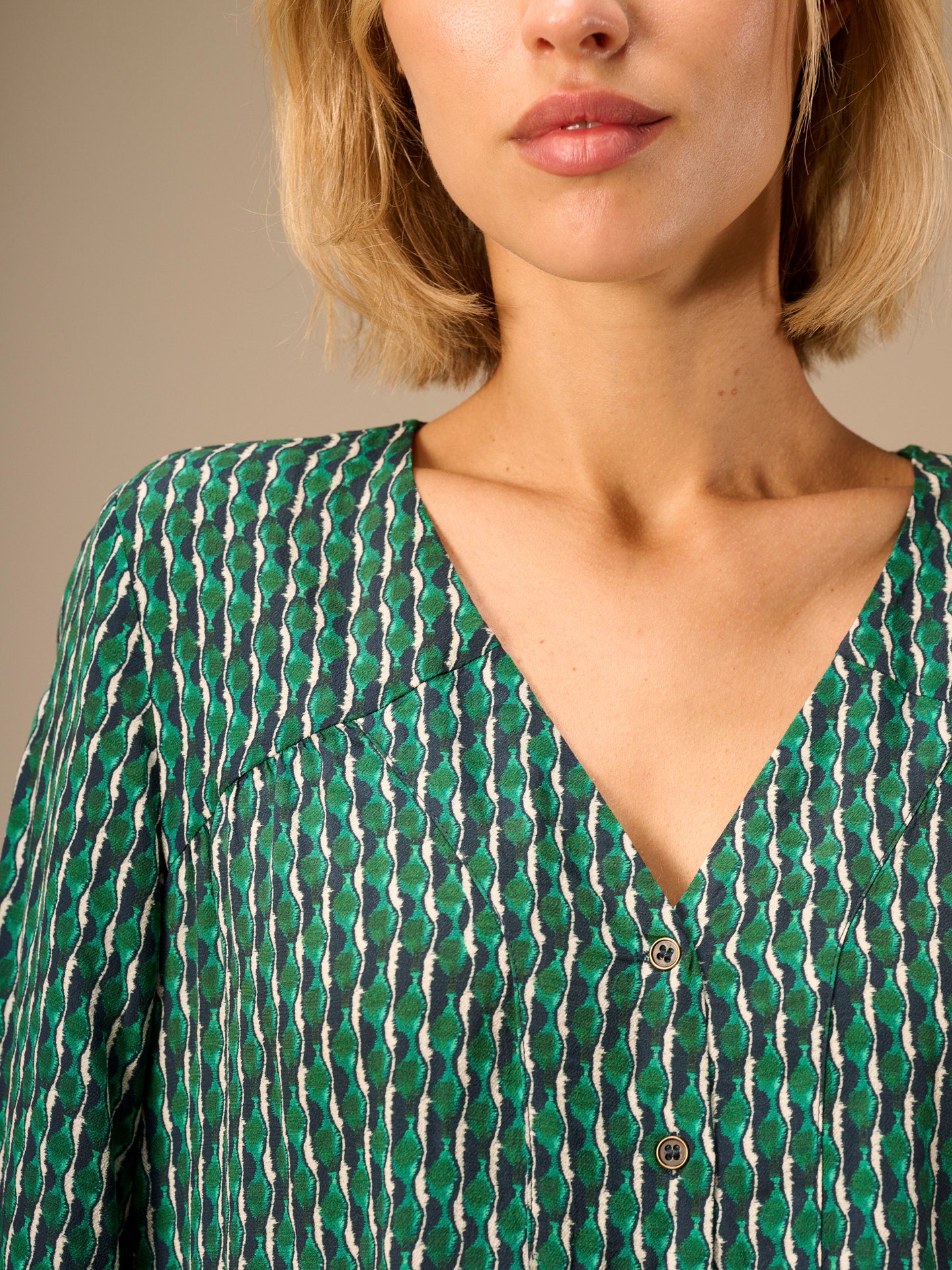 Blusa con scollo a V