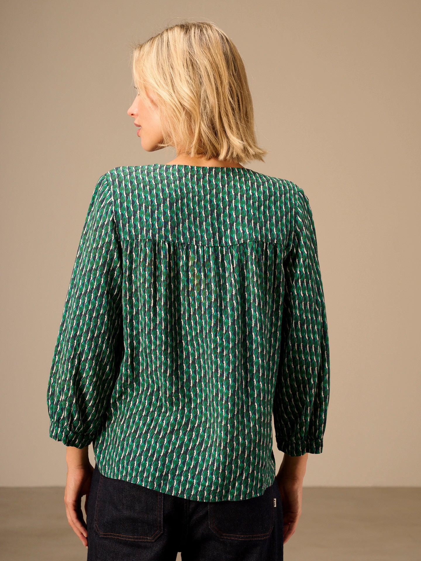 Blusa con scollo a V