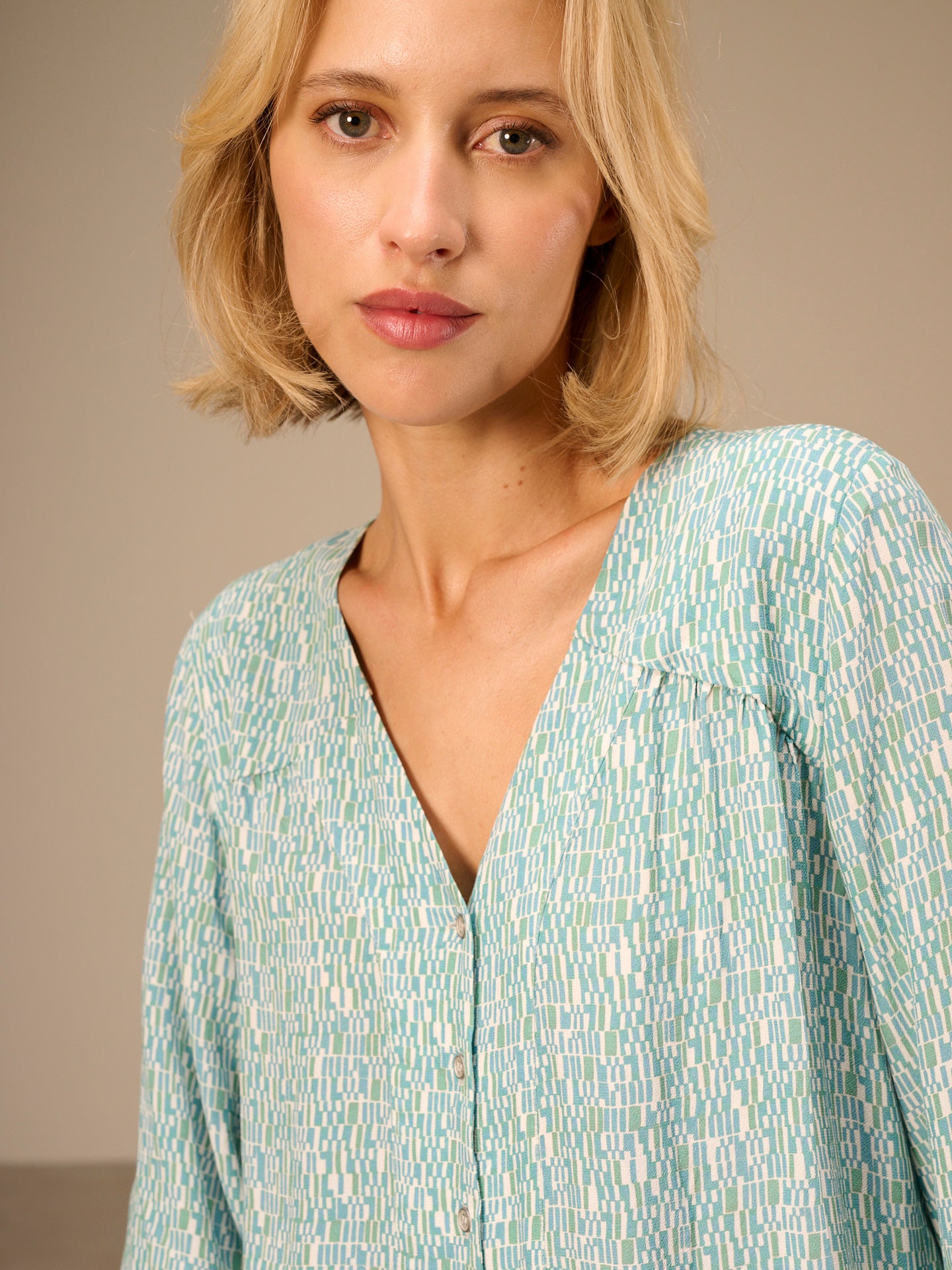 Blusa con scollo a V