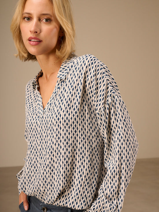 3/4-sleeved blouse