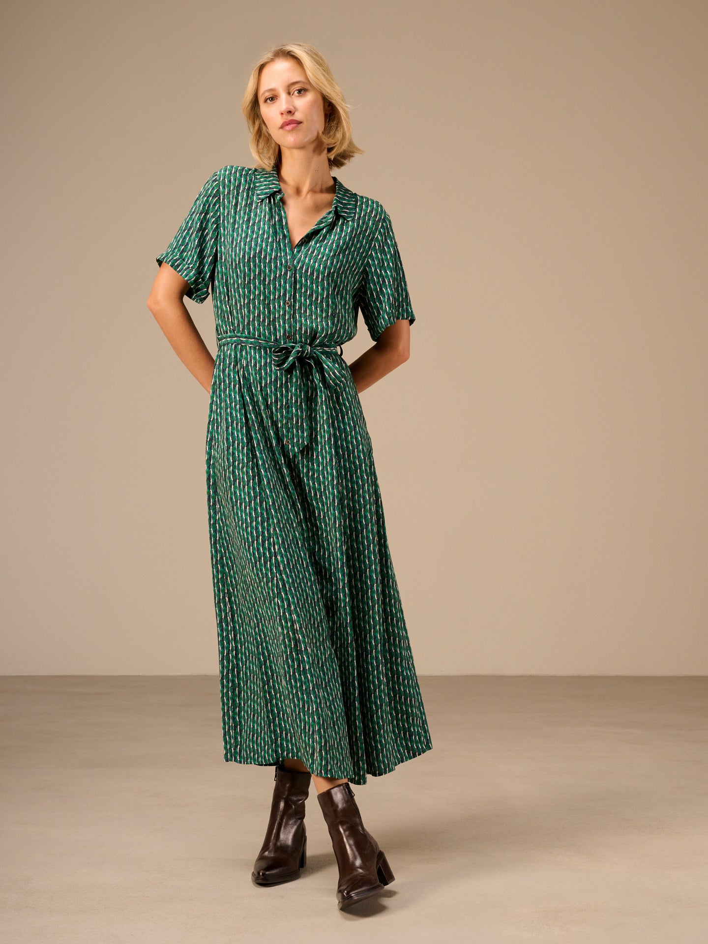 Vestito con colletto