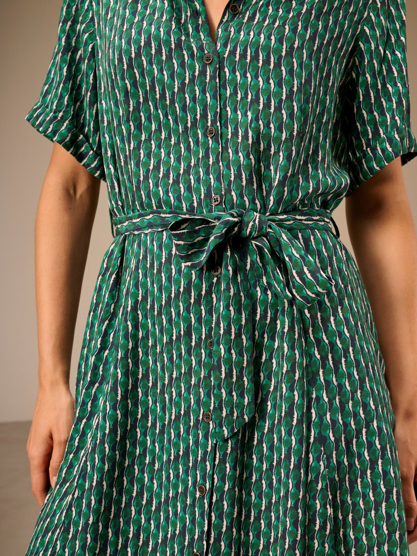 Vestito con colletto