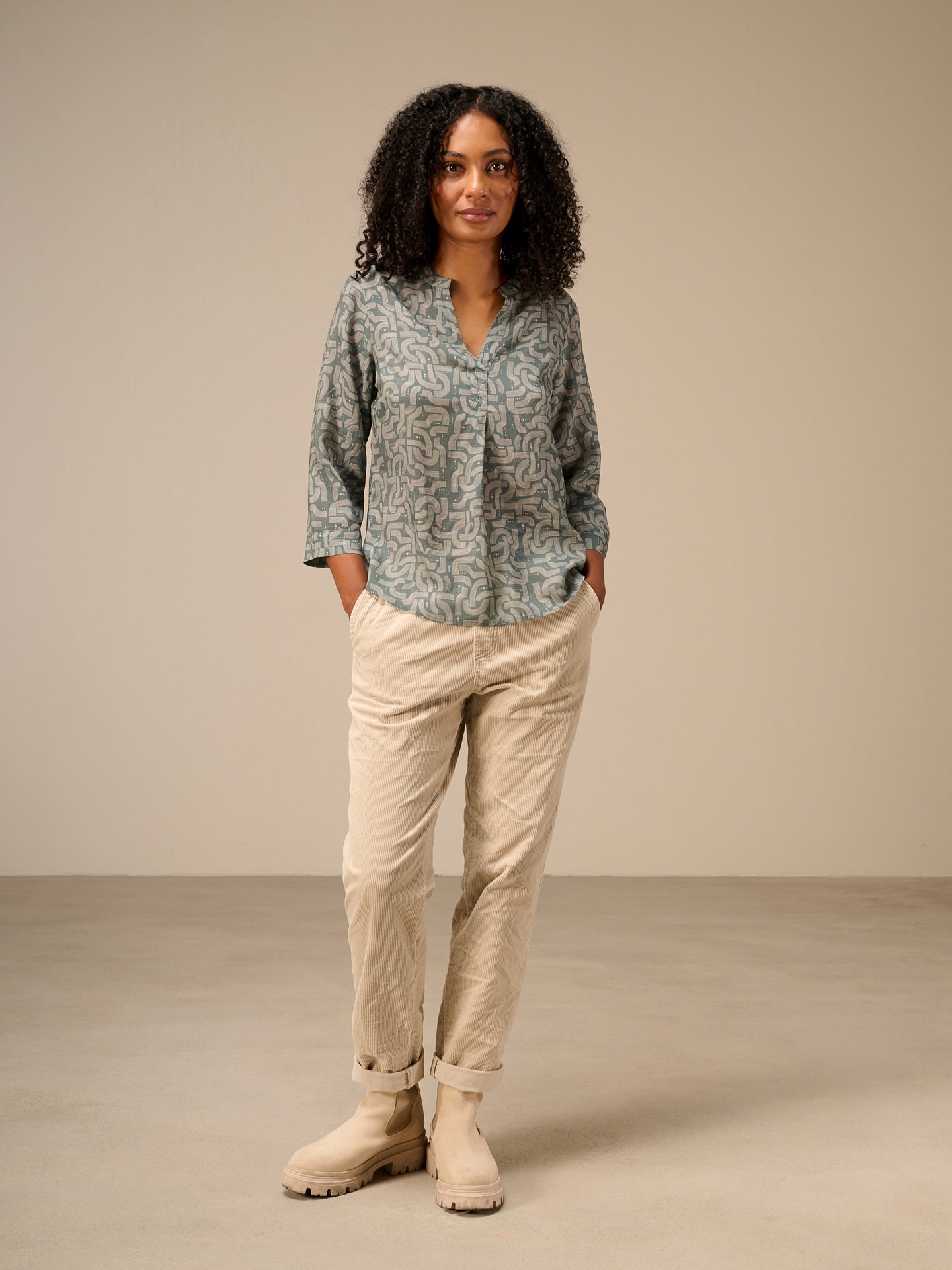 Bluse mit Stehkragen
