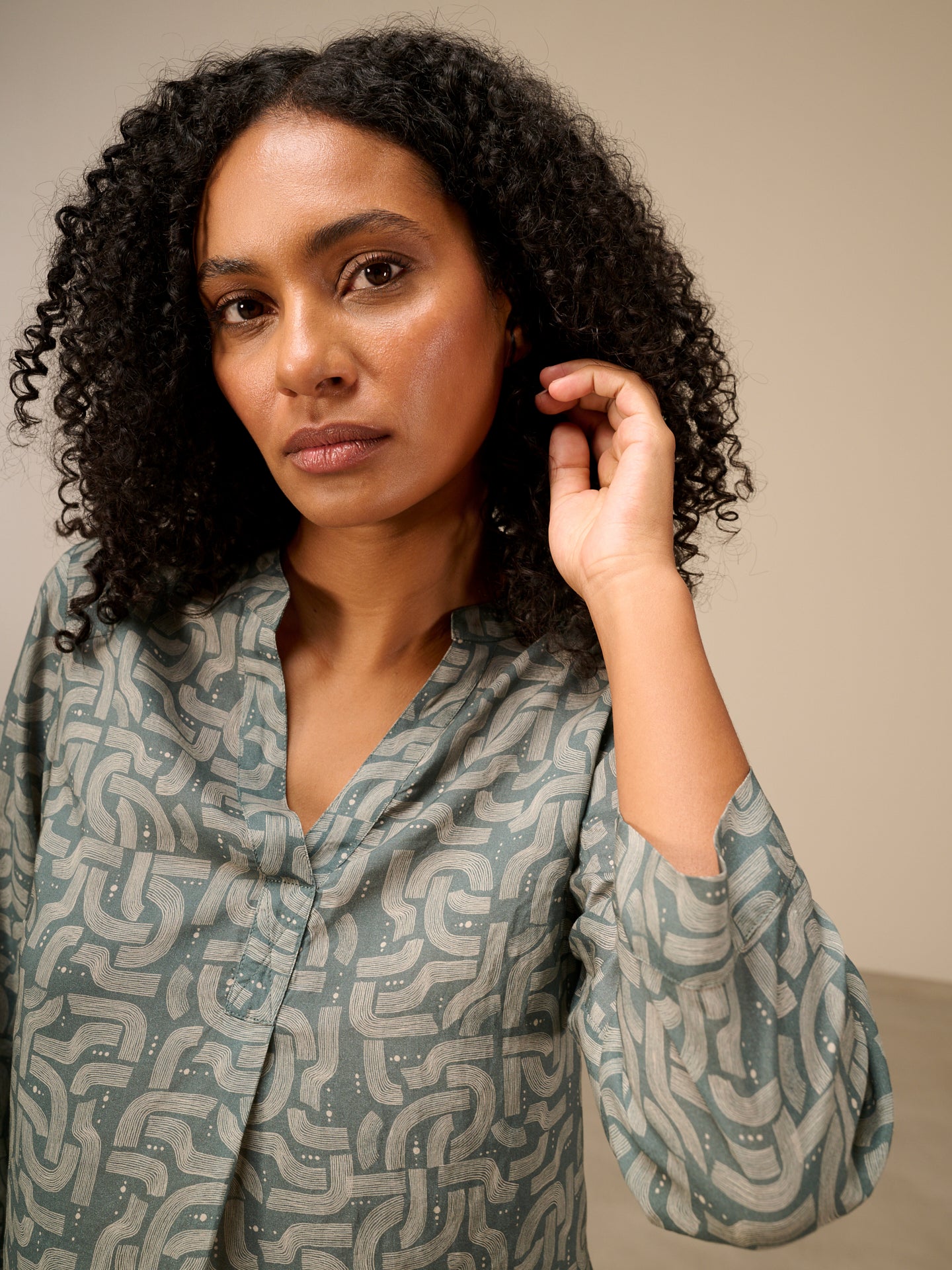 Bluse mit Stehkragen