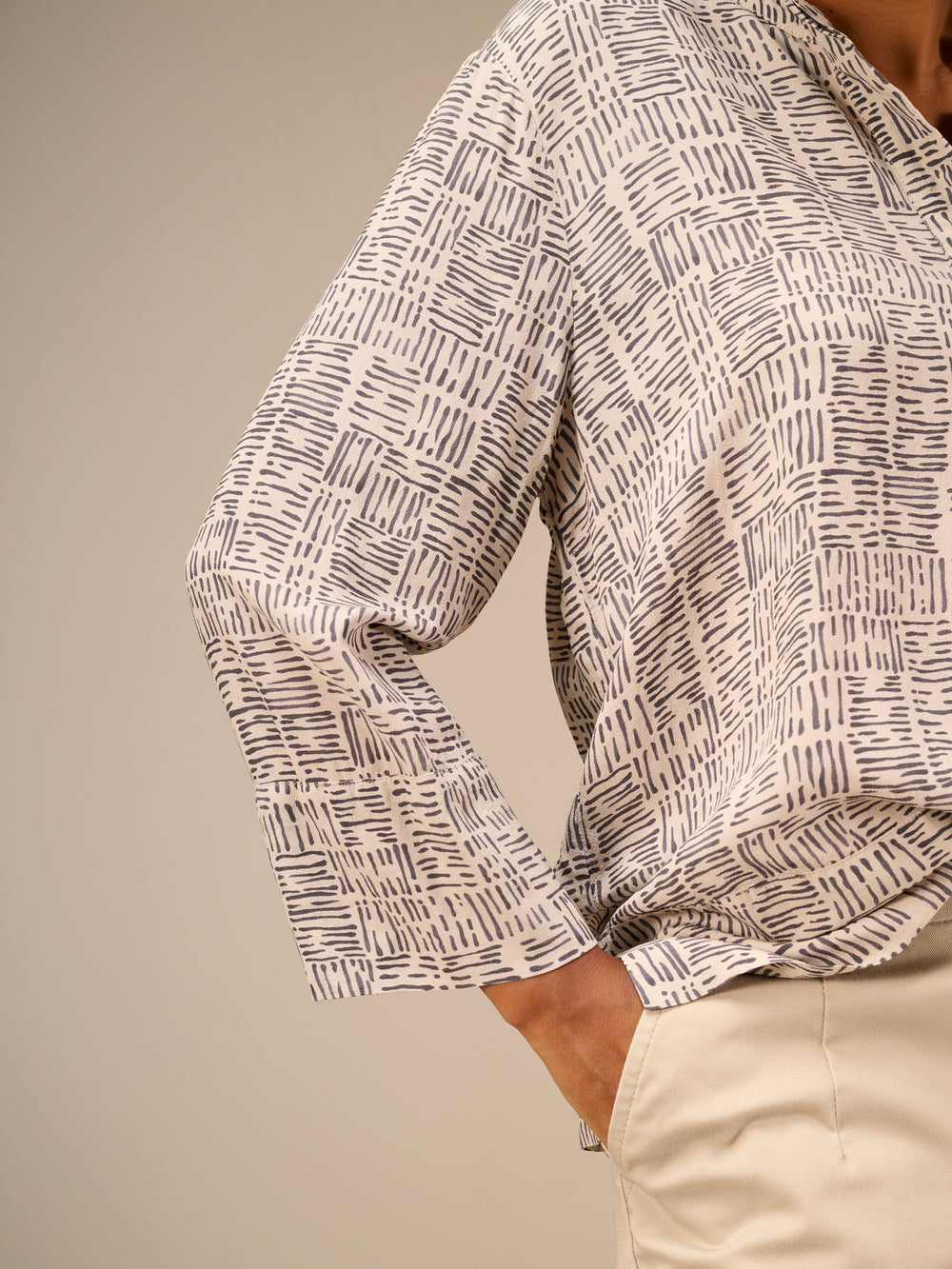 3/4-sleeved blouse