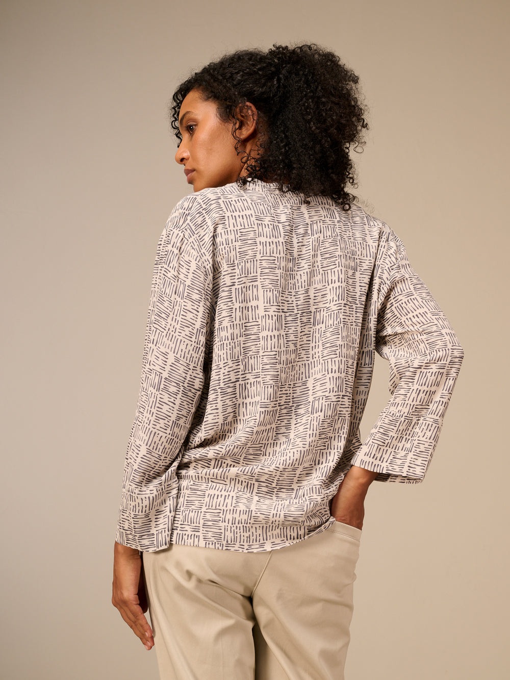 3/4-sleeved blouse