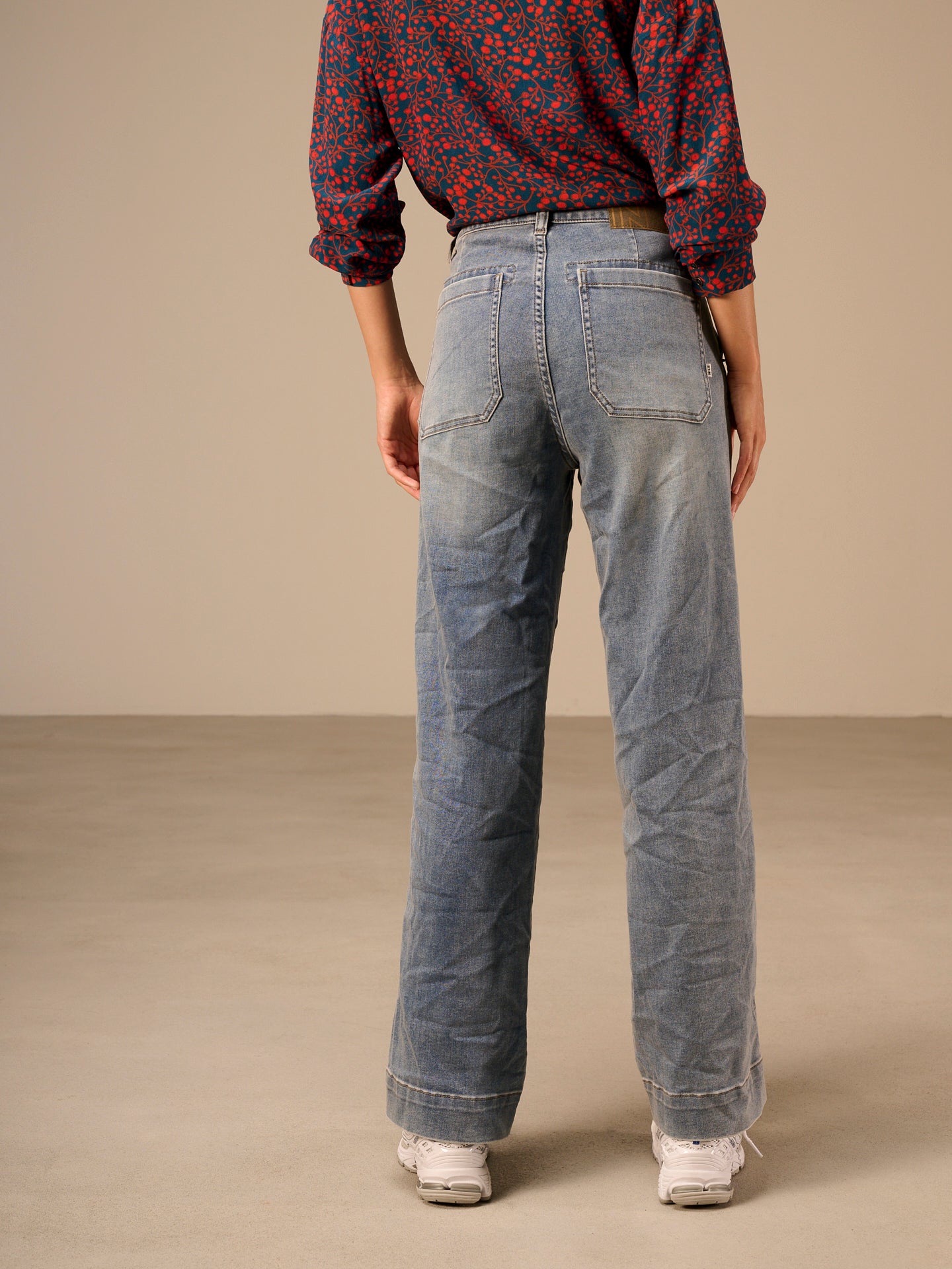 Wide-leg pants