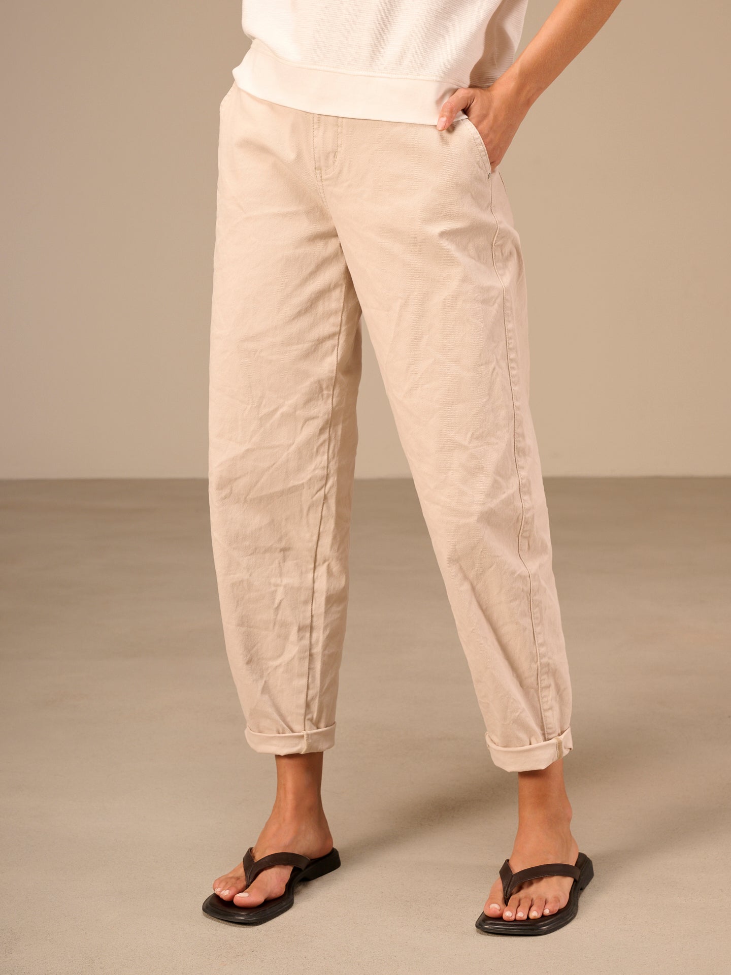 Barrel-leg trousers