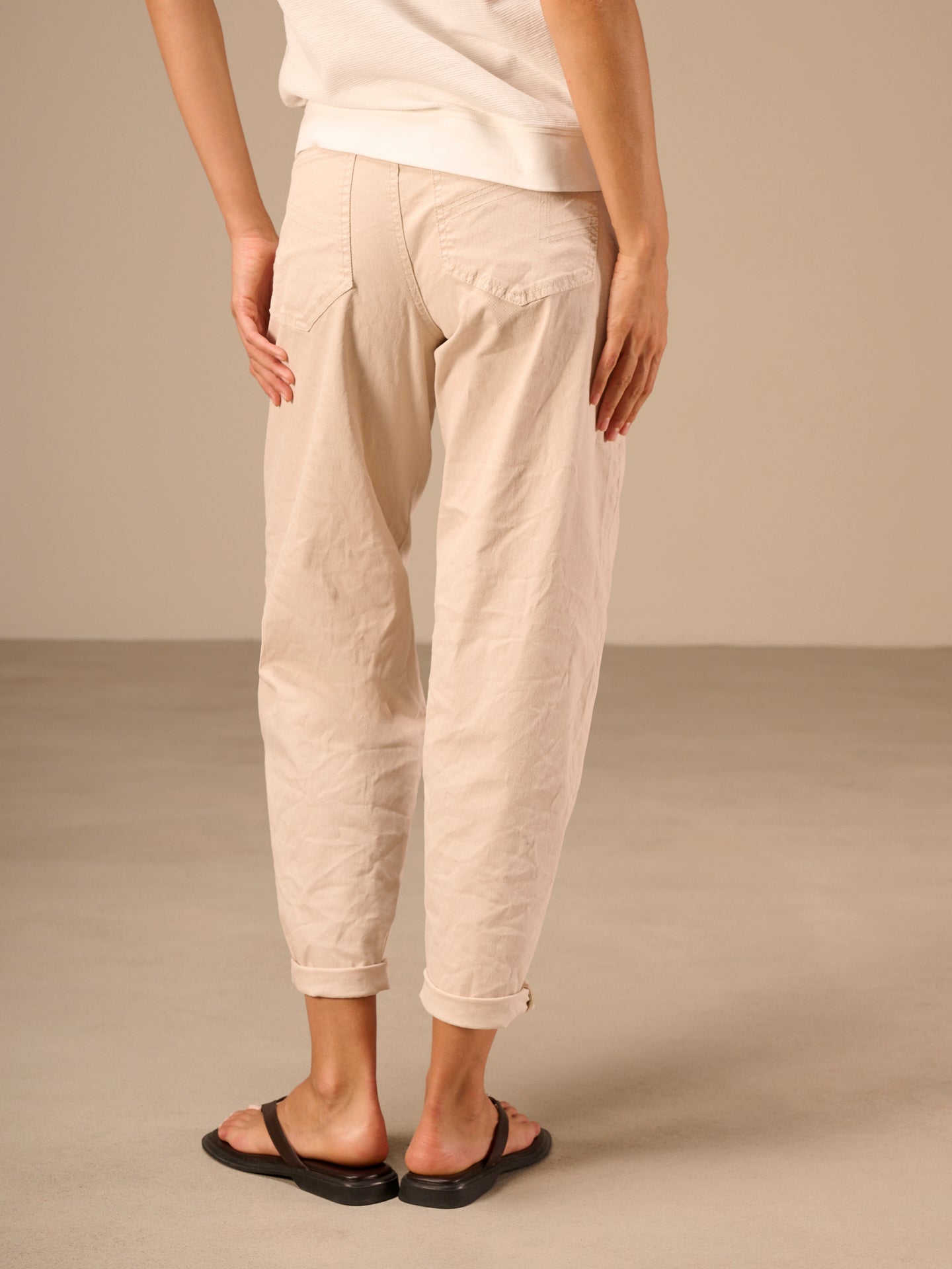 Barrel-leg trousers